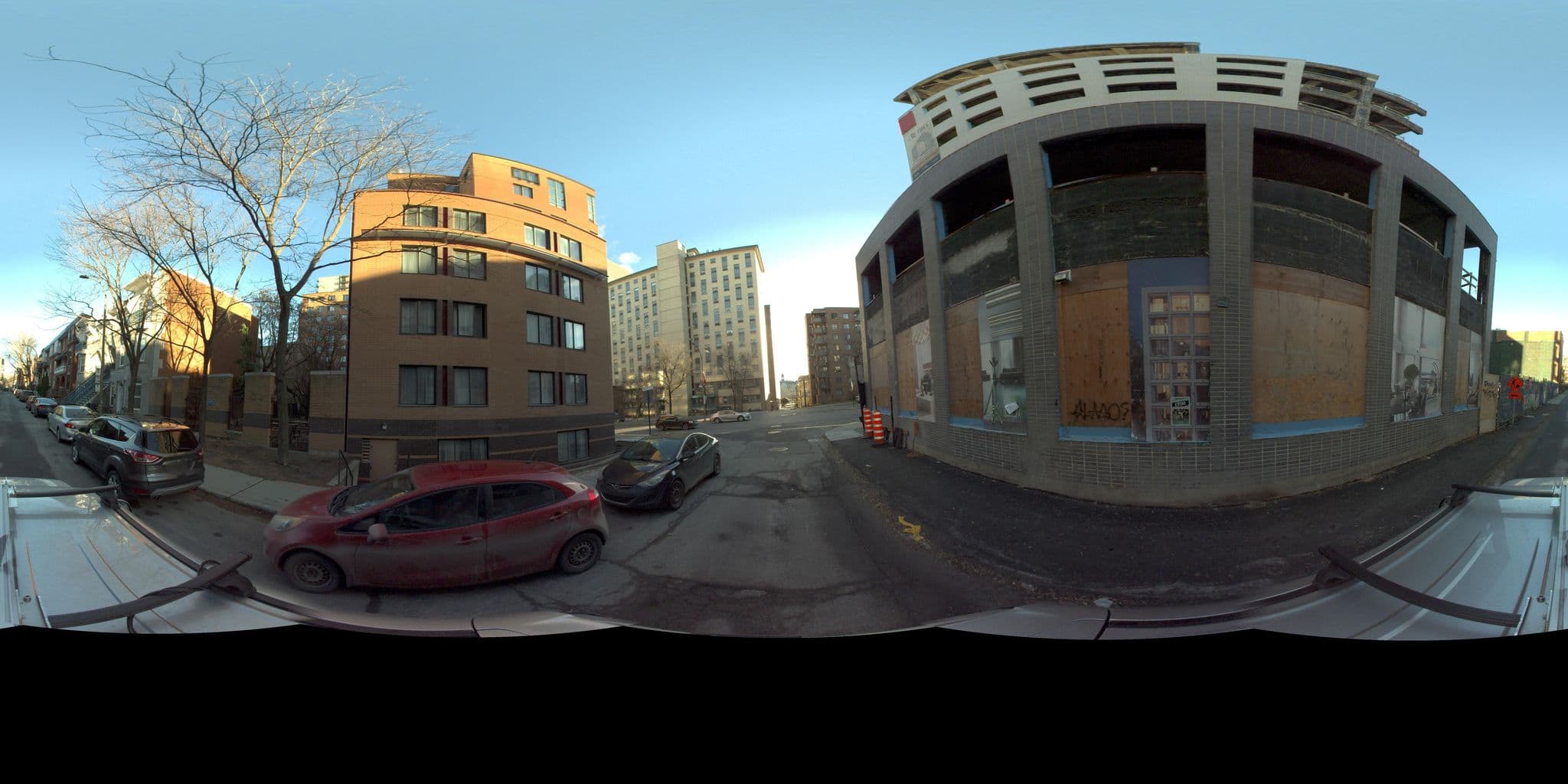 Street view near Days Inn - Montreal Downtown, Milton-Parc — © VdM (CC BY-SA · Mapillary)