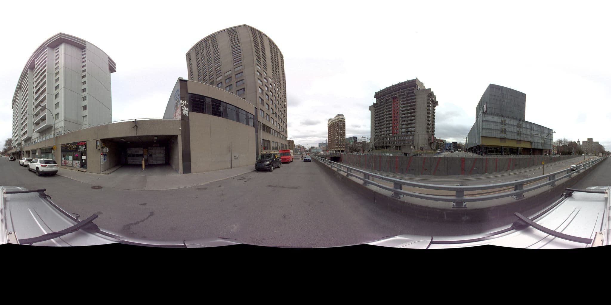 Street view near Double Tree Plaza Hotel, Milton-Parc — © VdM (CC BY-SA · Mapillary)