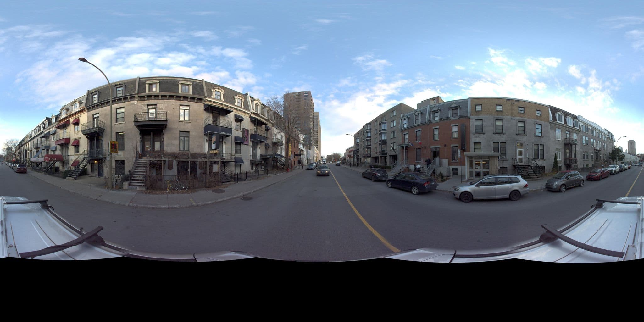 Street view near EconoLodge, Milton-Parc — © VdM (CC BY-SA · Mapillary)
