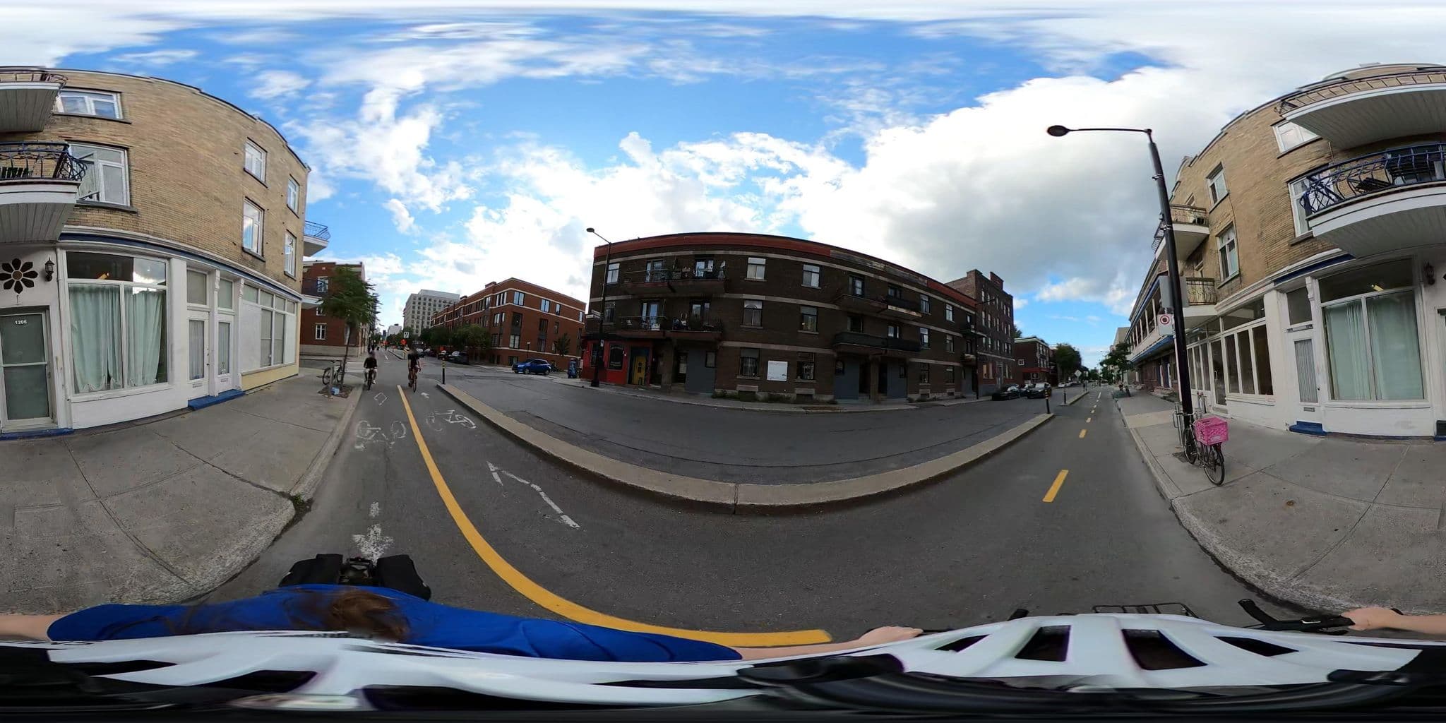 Street view near Sir Montcalm Bed & Breakfast, Milton-Parc — © une_abeille (CC BY-SA · Mapillary)