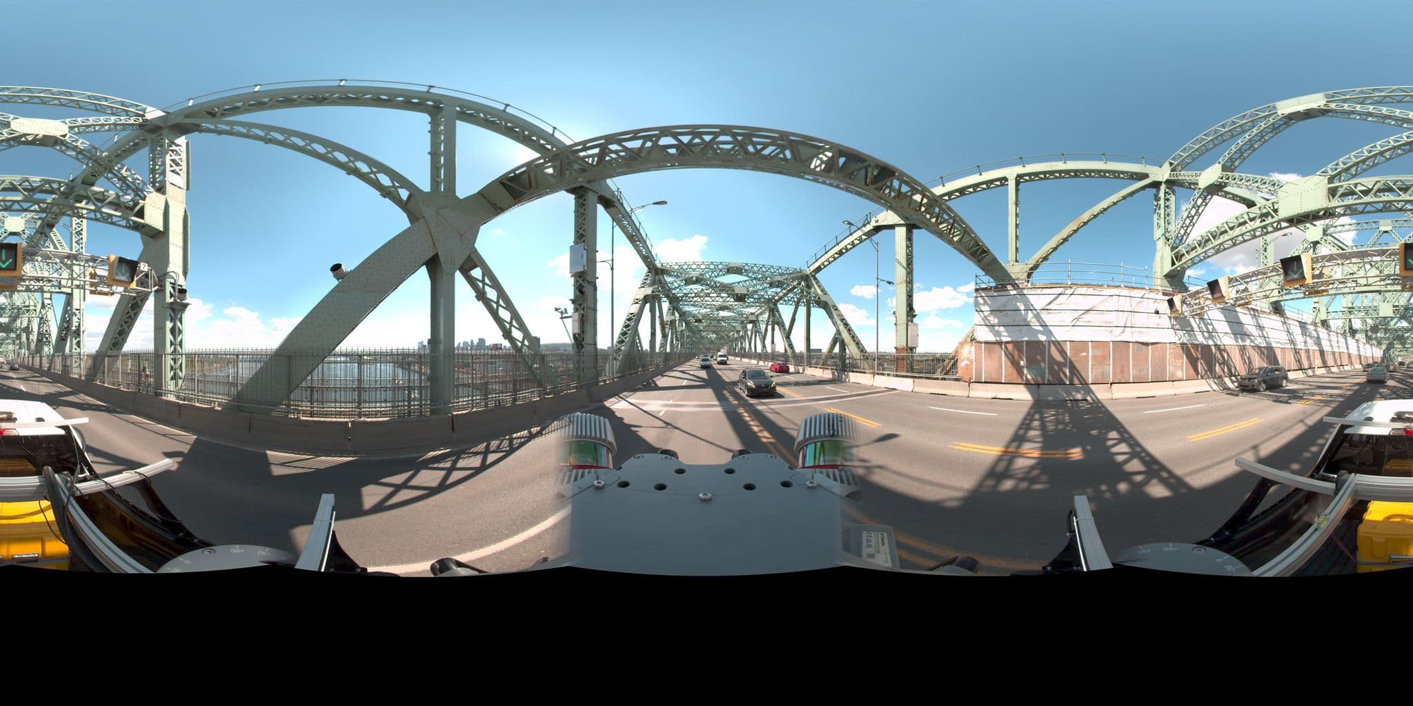 Street view near Jammé dans le traffic devant Molson Coors..., Vieux-Montréal — © Moathe (CC BY-SA · Mapillary)