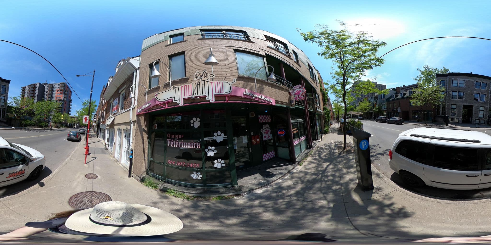 Street view near Aubergell, Milton-Parc — © une_abeille (CC BY-SA · Mapillary)