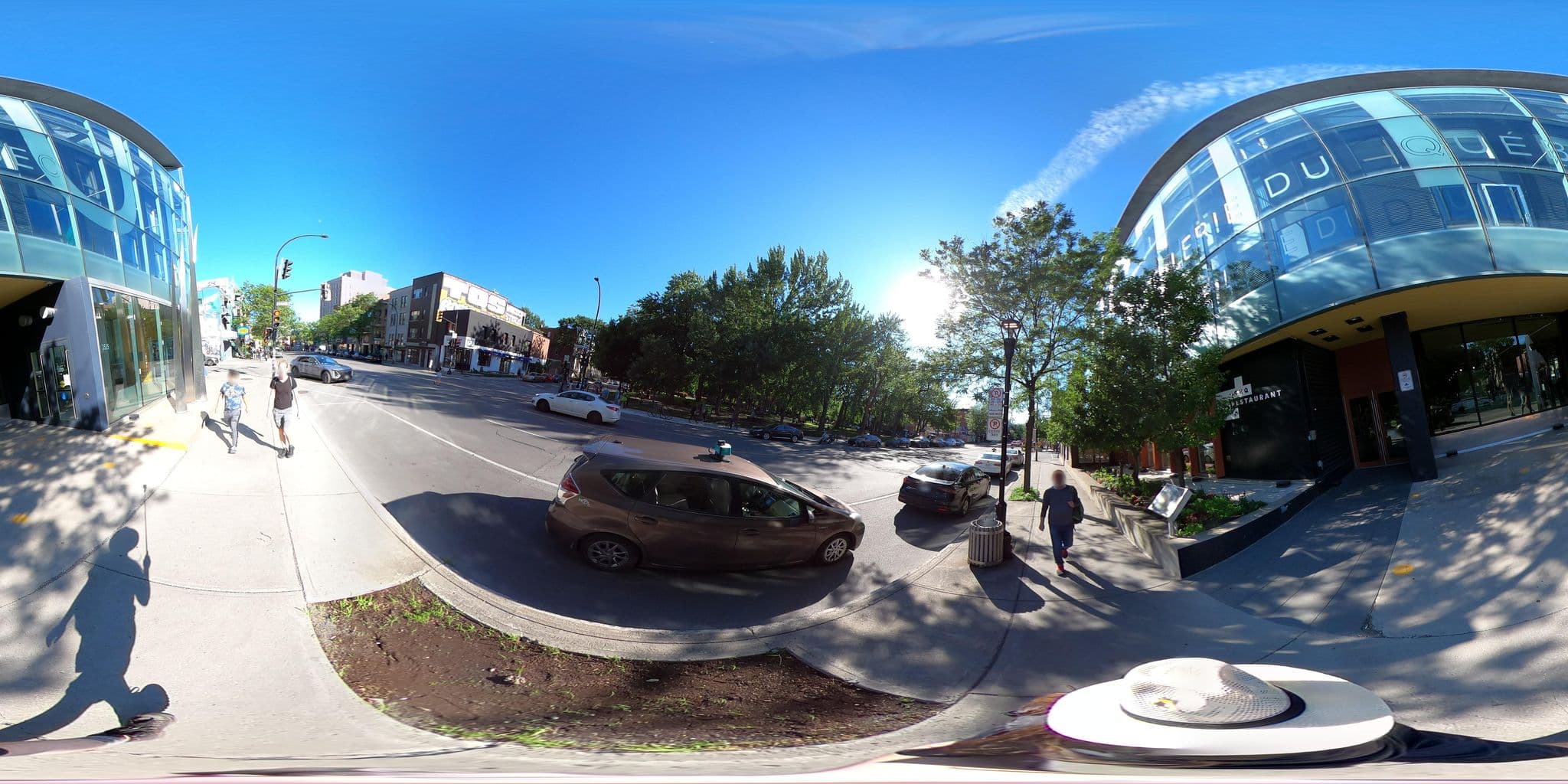 Street view near Hôtel de l'ITHQ, Milton-Parc — © une_abeille (CC BY-SA · Mapillary)