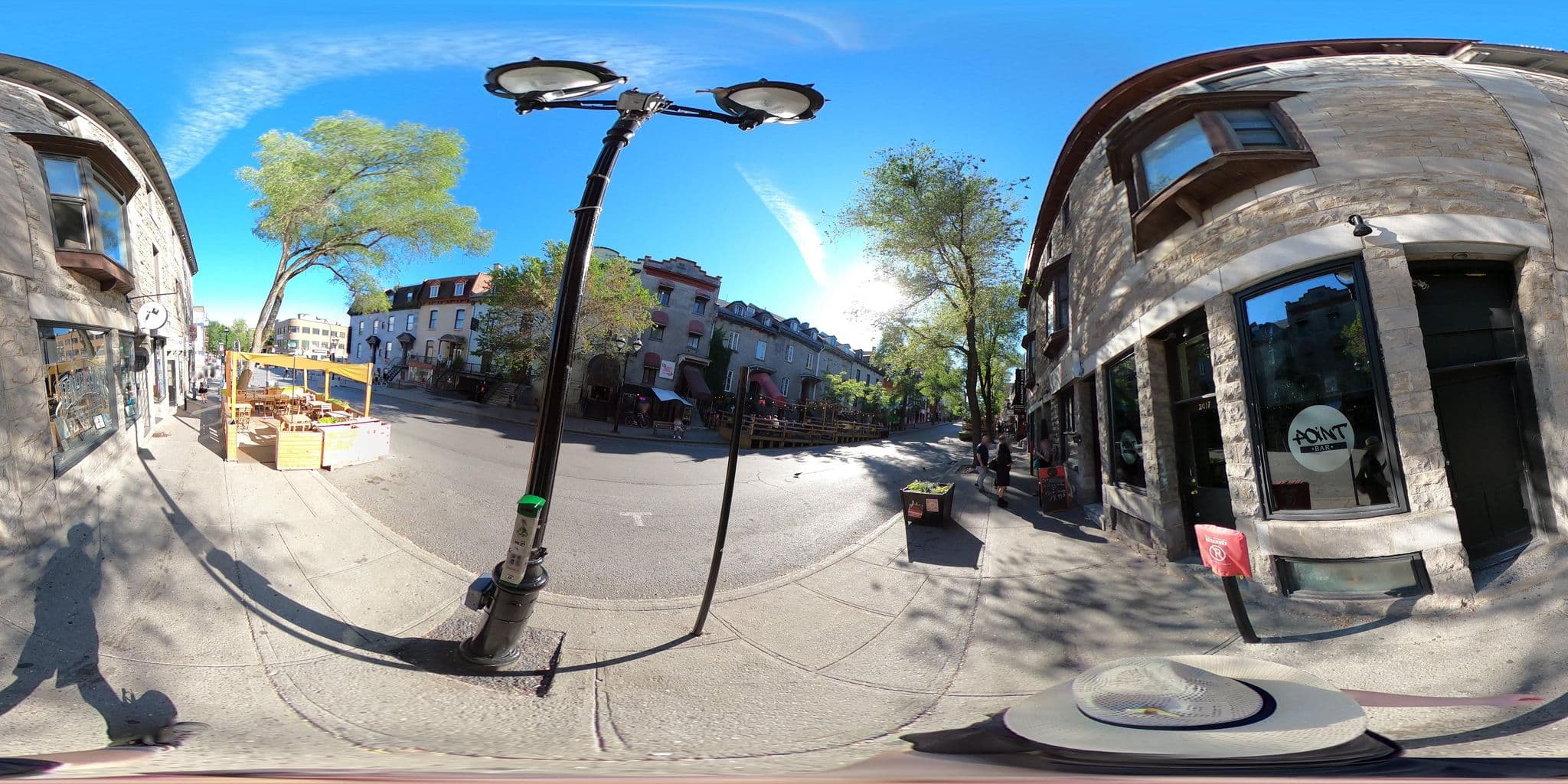 Street view near Terrasses Saint-Denis, Milton-Parc — © une_abeille (CC BY-SA · Mapillary)