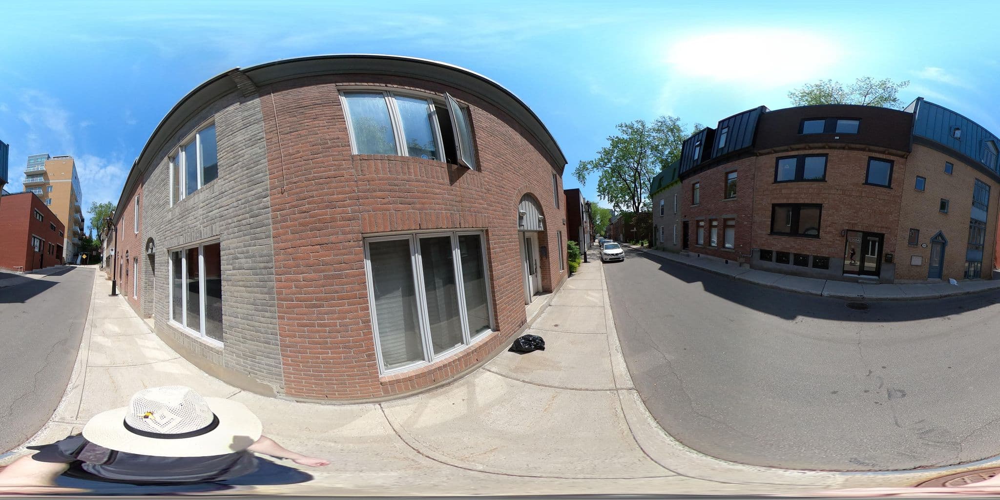 Street view near Adjidamo, Milton-Parc — © une_abeille (CC BY-SA · Mapillary)