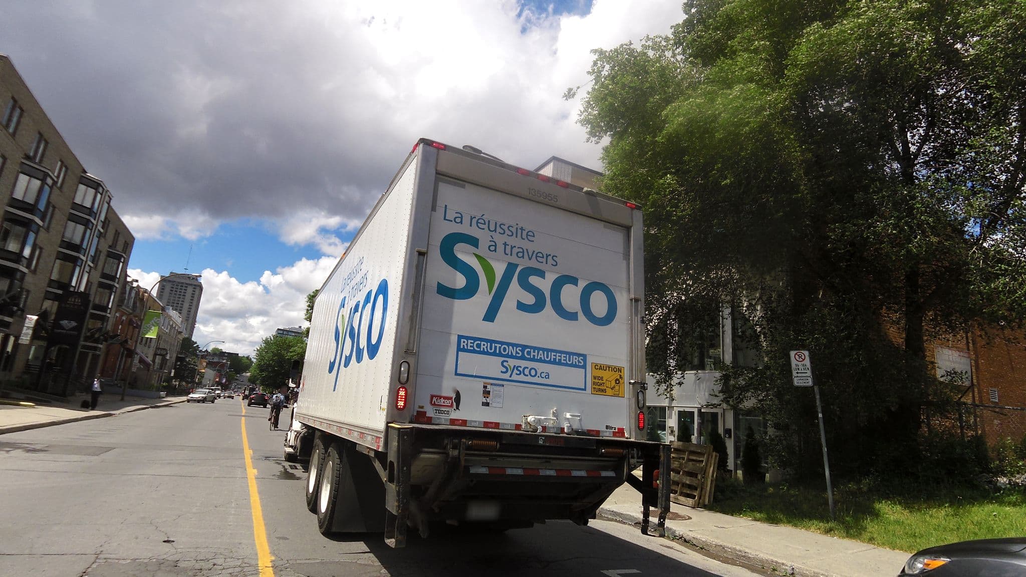 Street view near Hostel Montreal Central, Milton-Parc — © rps333 (CC BY-SA · Mapillary)