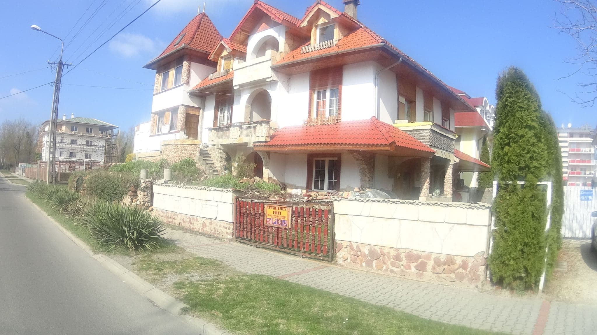 Street view near Crystal panzió, Siófok — © tamaes (CC BY-SA · Mapillary)
