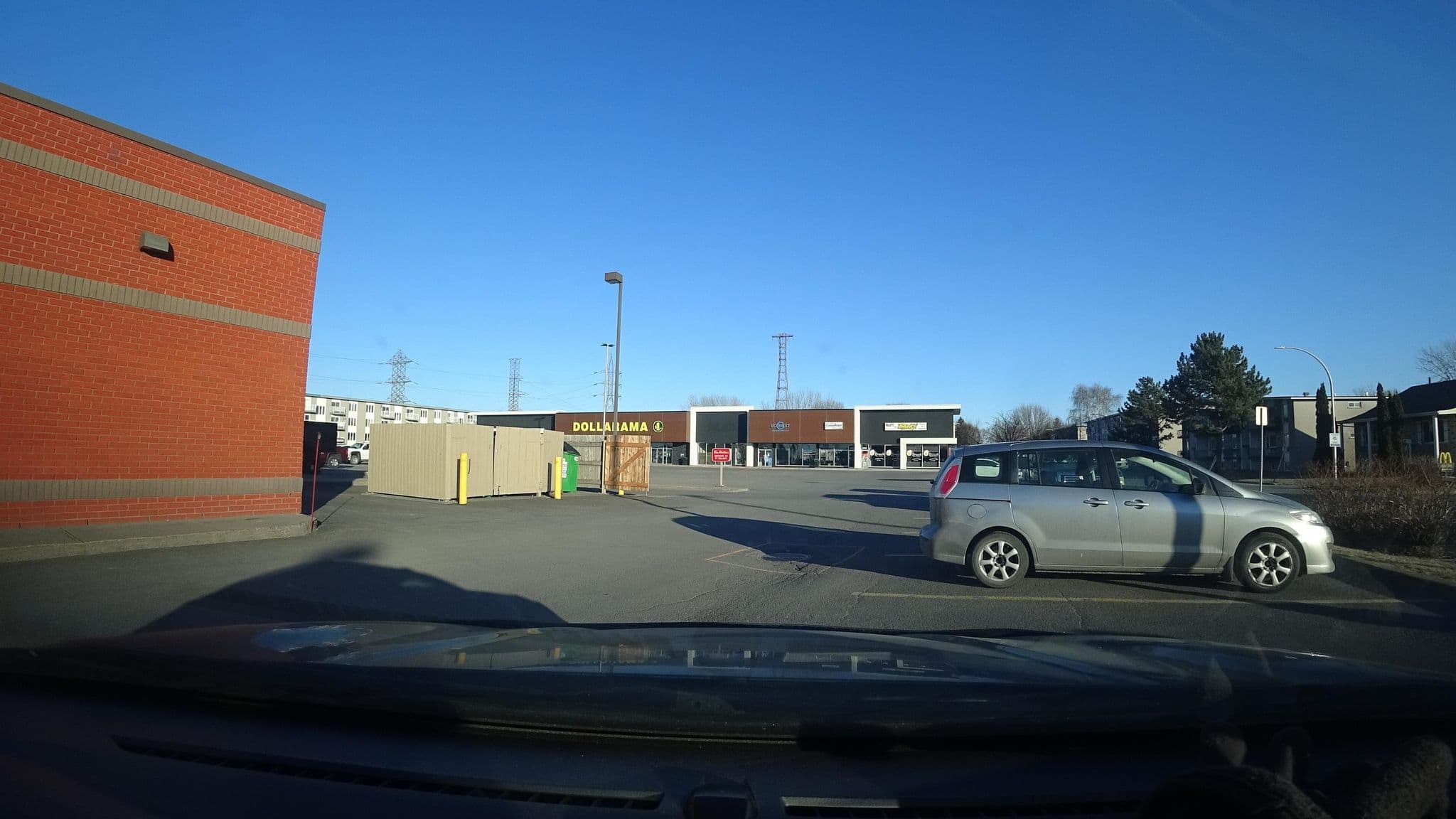 Street view near Hotel L'urbania, Trois-Rivières — © michelcouturemotomcm (CC BY-SA · Mapillary)