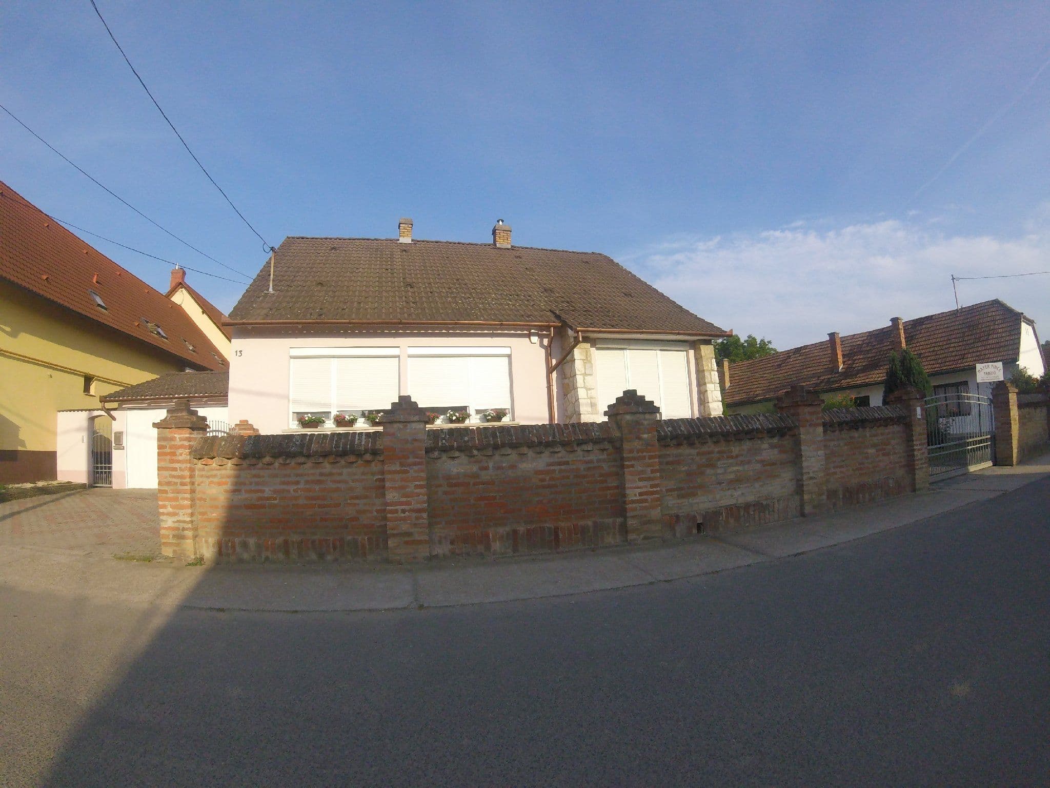 Street view near Mayer Pince Panzió, Villány — © utvonalfelmeresek (CC BY-SA · Mapillary)