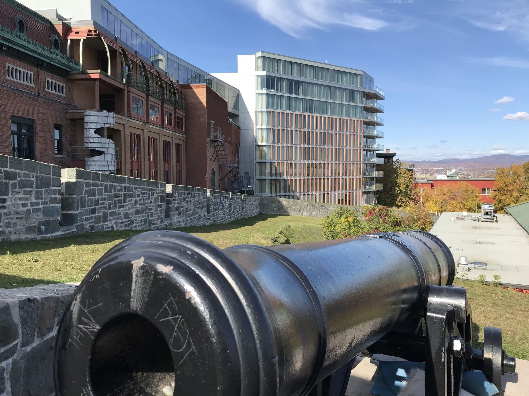 Street view near Hôtel du Capitole de Québec, Québec — © kristufer (CC BY-SA · Mapillary)