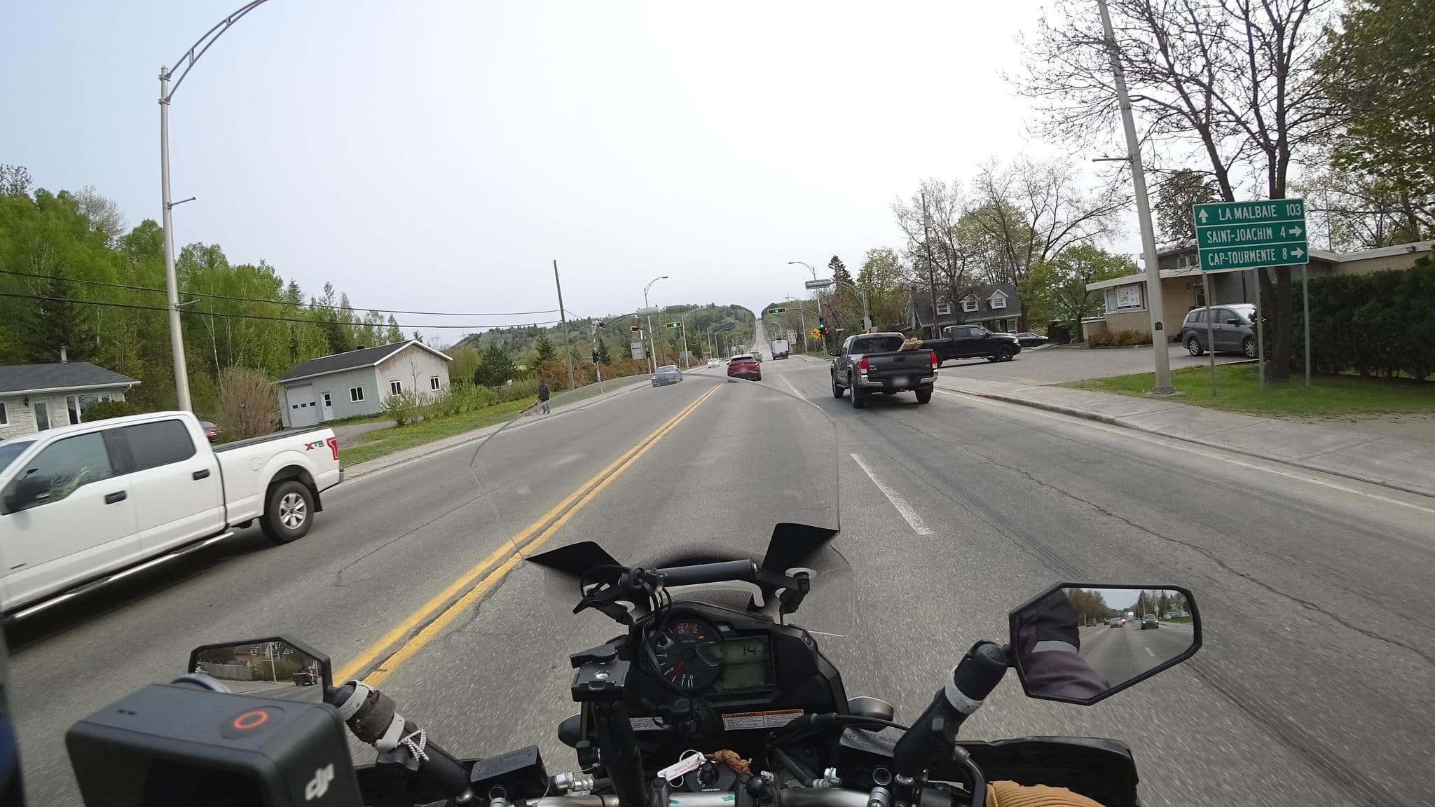 Street view near Motel Beaupré, Beaupré — © michelcouturemotomcm (CC BY-SA · Mapillary)