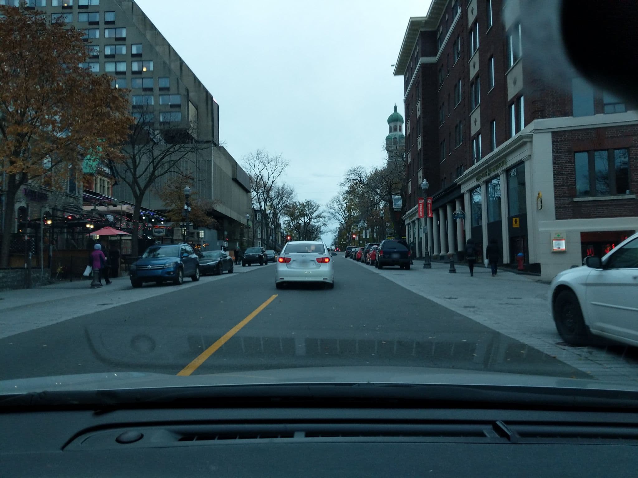 Street view near Hotel Chateau Grande Allee, Québec — © daudrain (CC BY-SA · Mapillary)