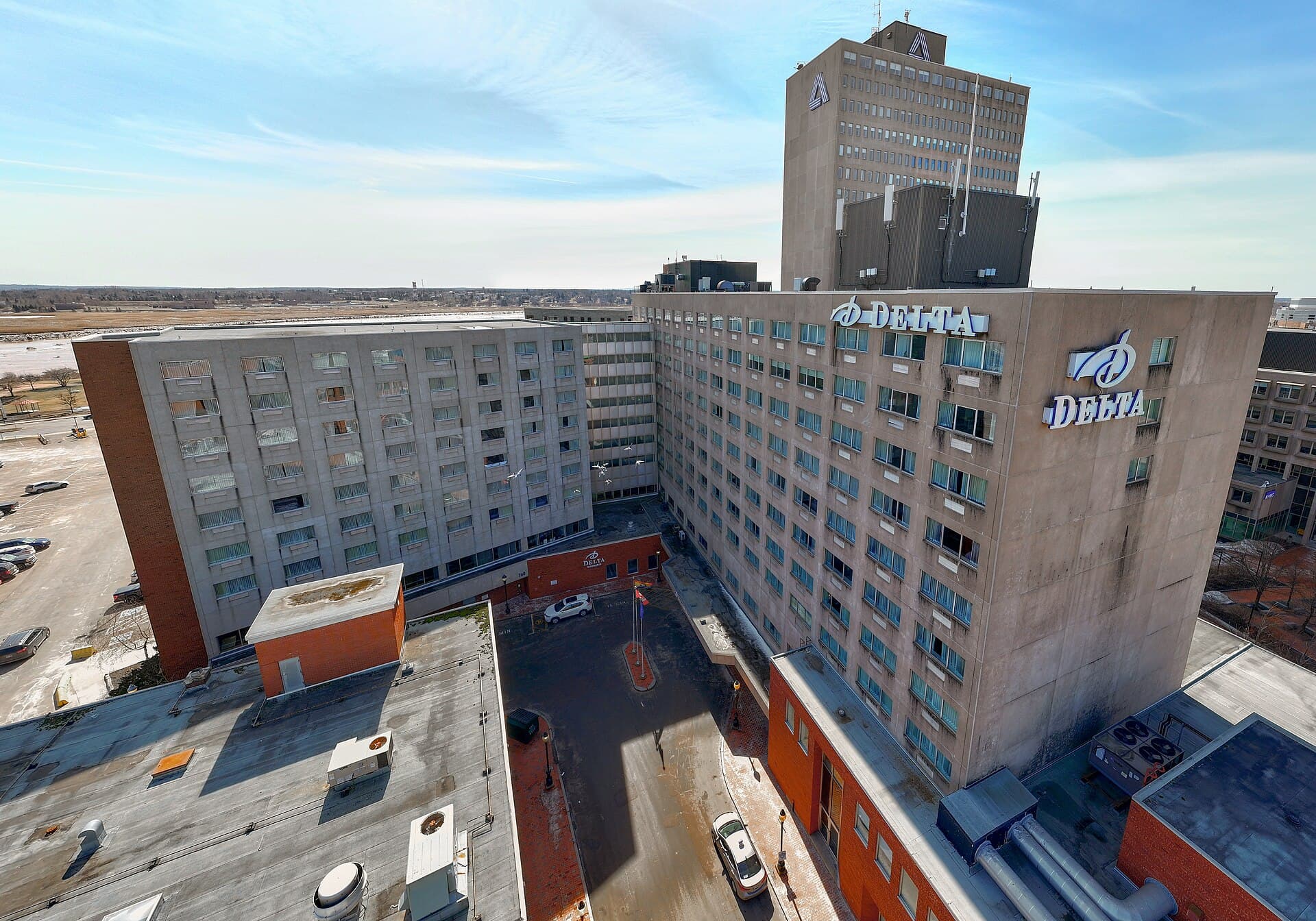 Delta Hotels by Marriott Beausejour (via Wikimedia Commons, CC BY 4.0)