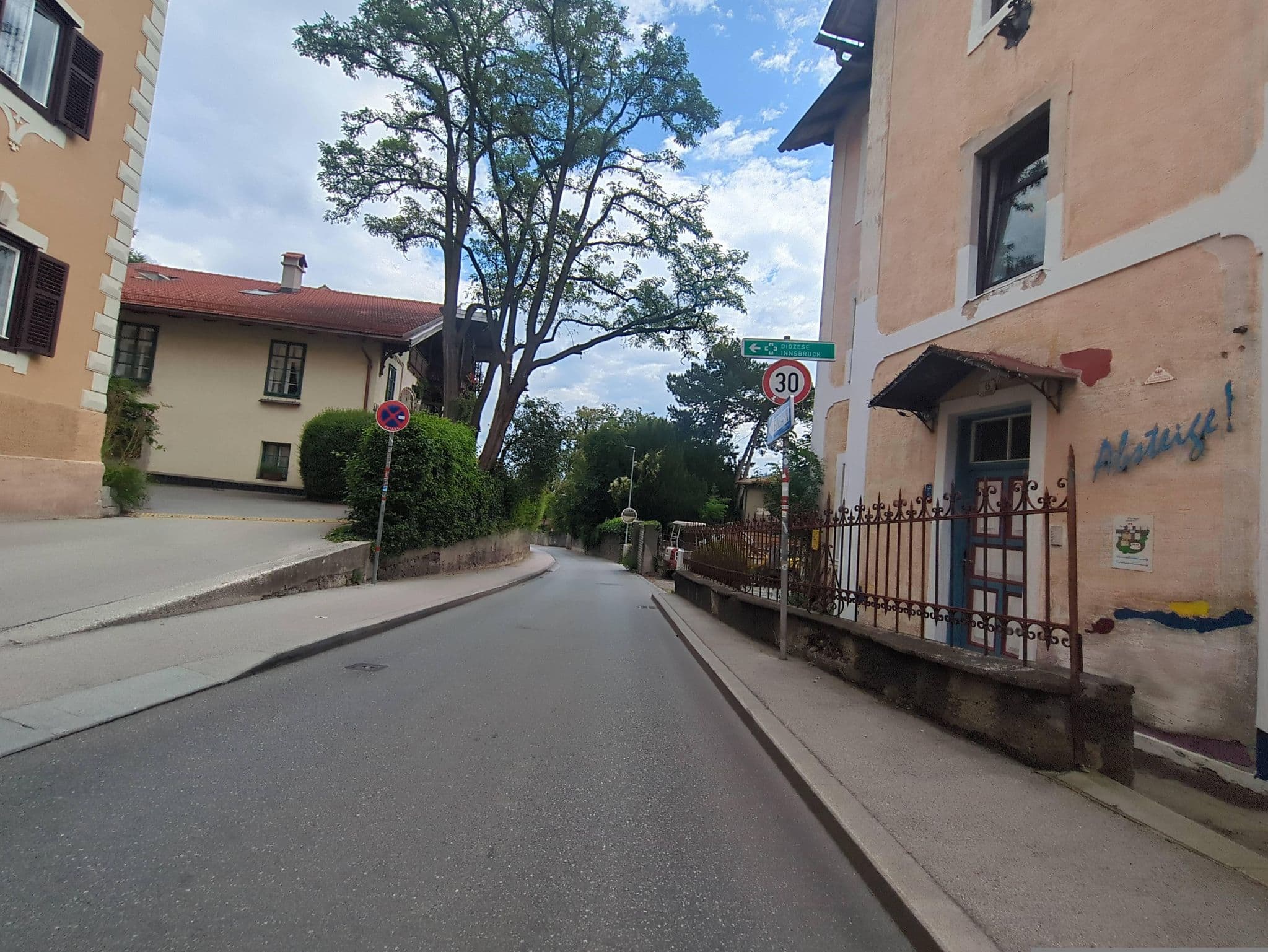 Street view near Absteige - Rooms & Apartments, Innsbruck — © innsbruck-barrierefrei (CC BY-SA · Mapillary)