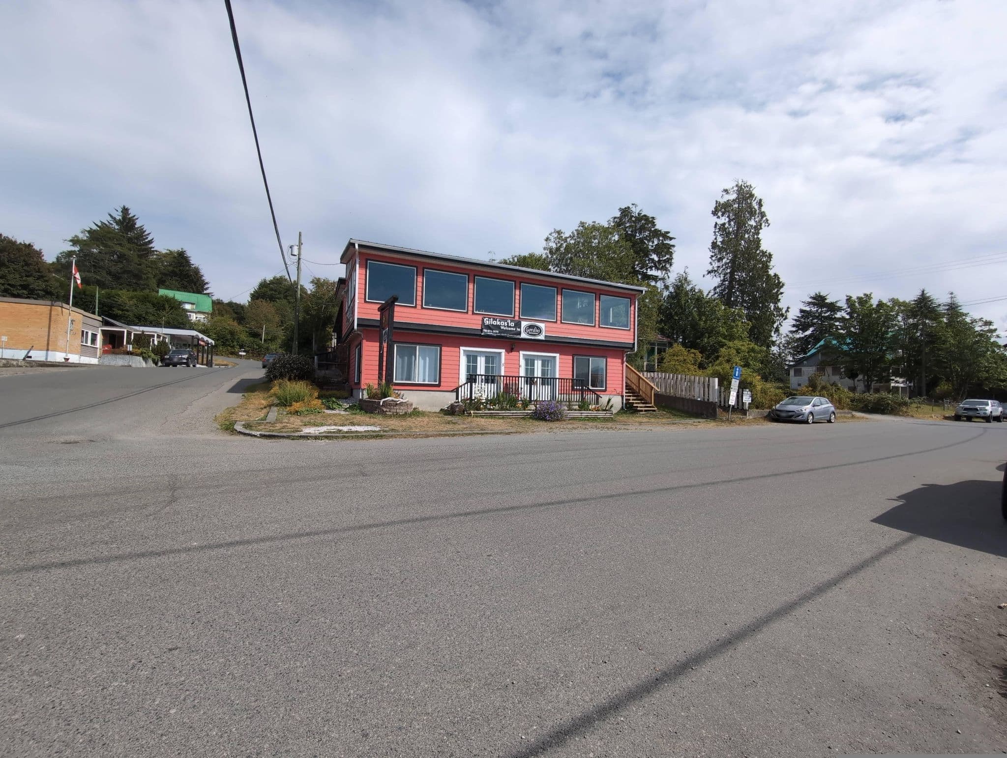 Street view near Old Customs House Restaurant & Lodging, Port McNeill — © davidmetcalfe (CC BY-SA · Mapillary)