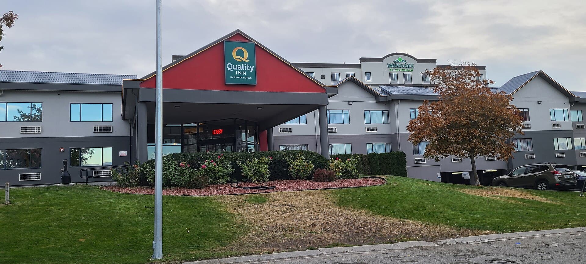 Quality Inn Kamloops (via Wikimedia Commons, CC BY-SA 3.0)