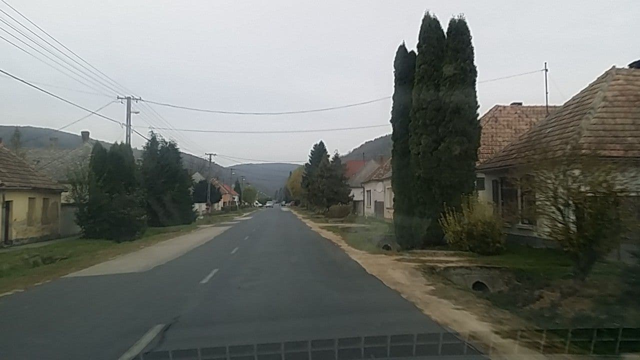 Street view near Bakonybéli parasztház, Zirc — © utvonalfelmeresek (CC BY-SA · Mapillary)