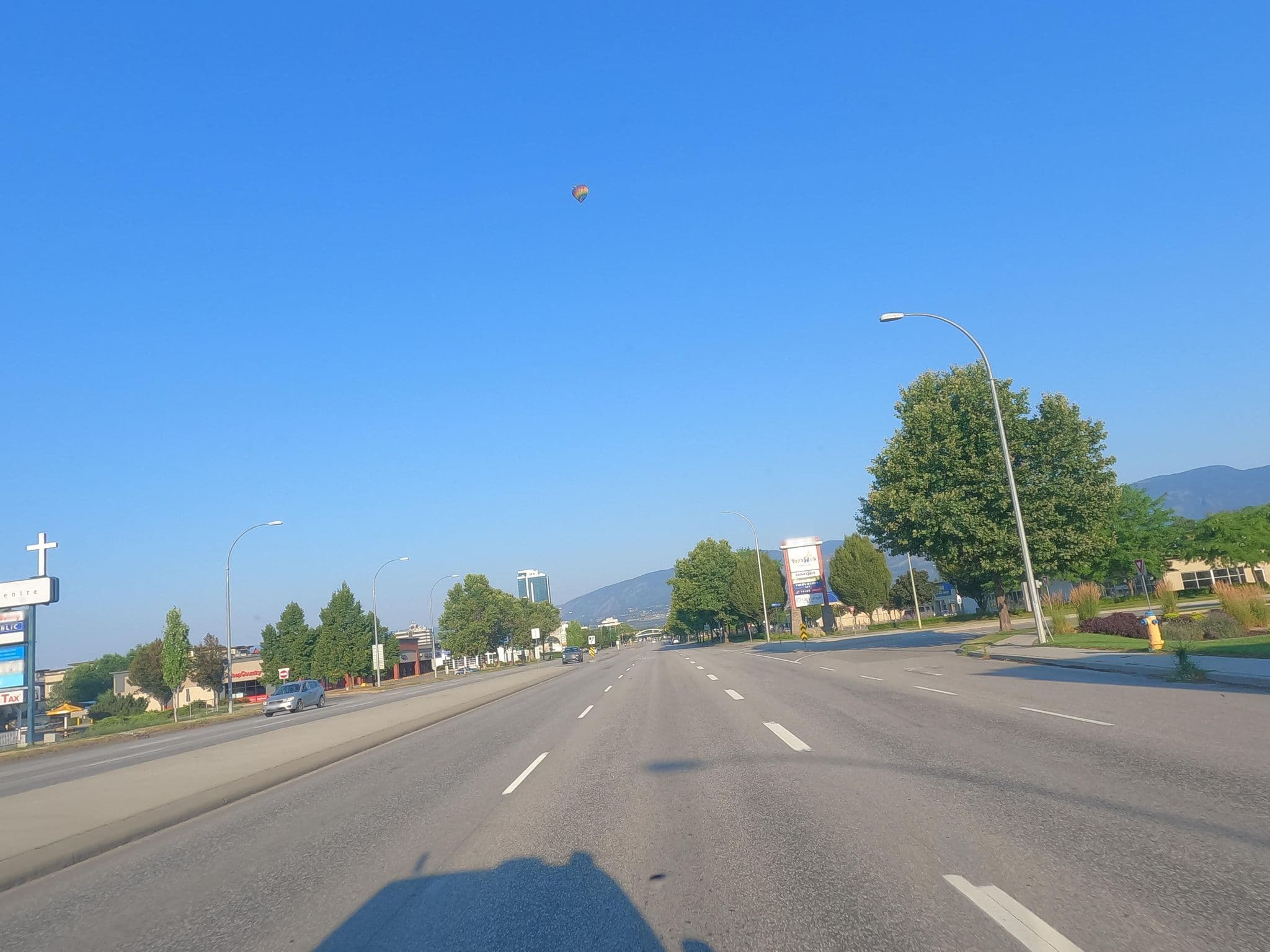 Street view near Golden Villge Inn, Kelowna — © rps333 (CC BY-SA · Mapillary)