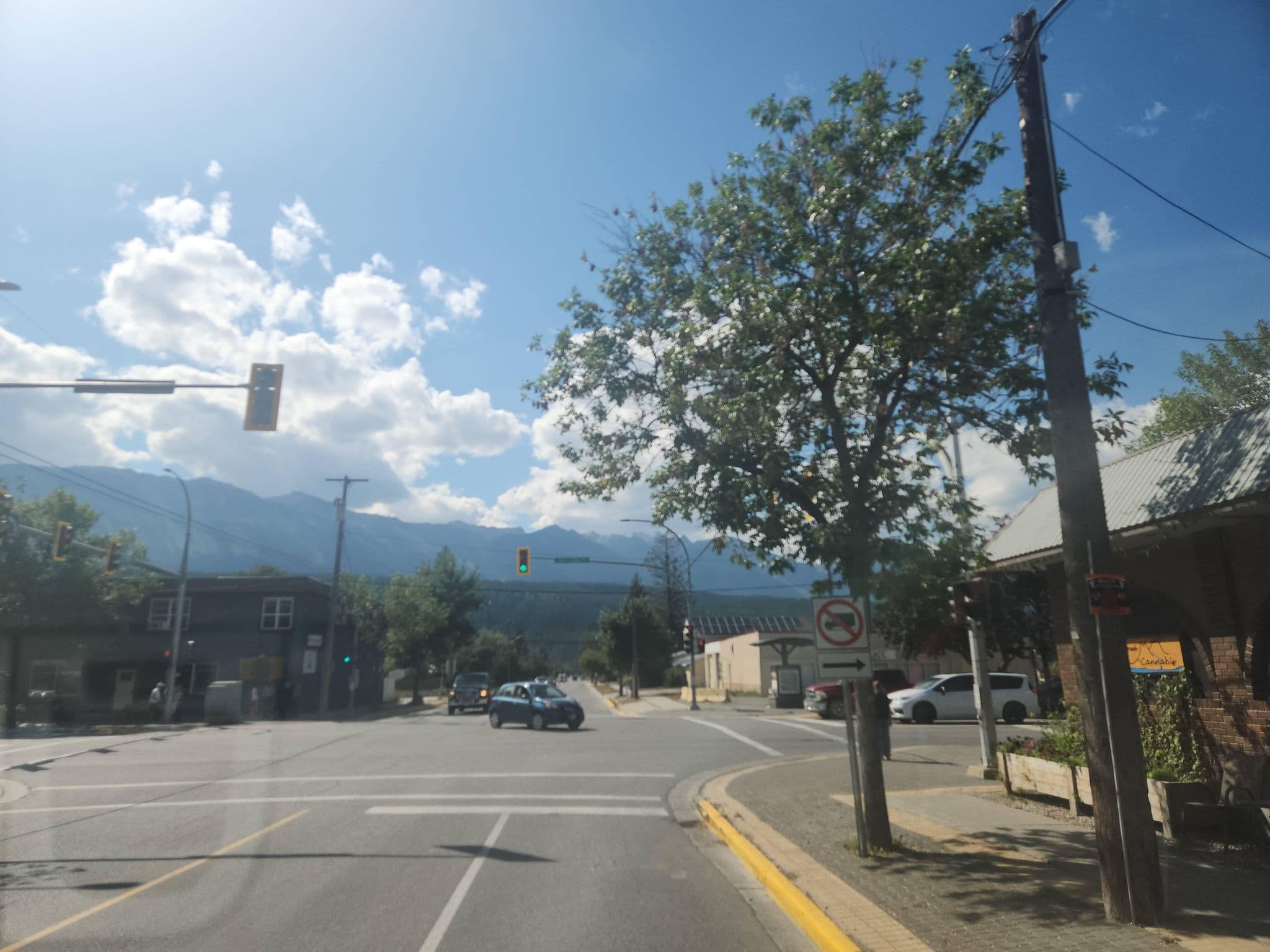 Street view near Alpen Rose Cabins B & B, Golden — © rps333 (CC BY-SA · Mapillary)