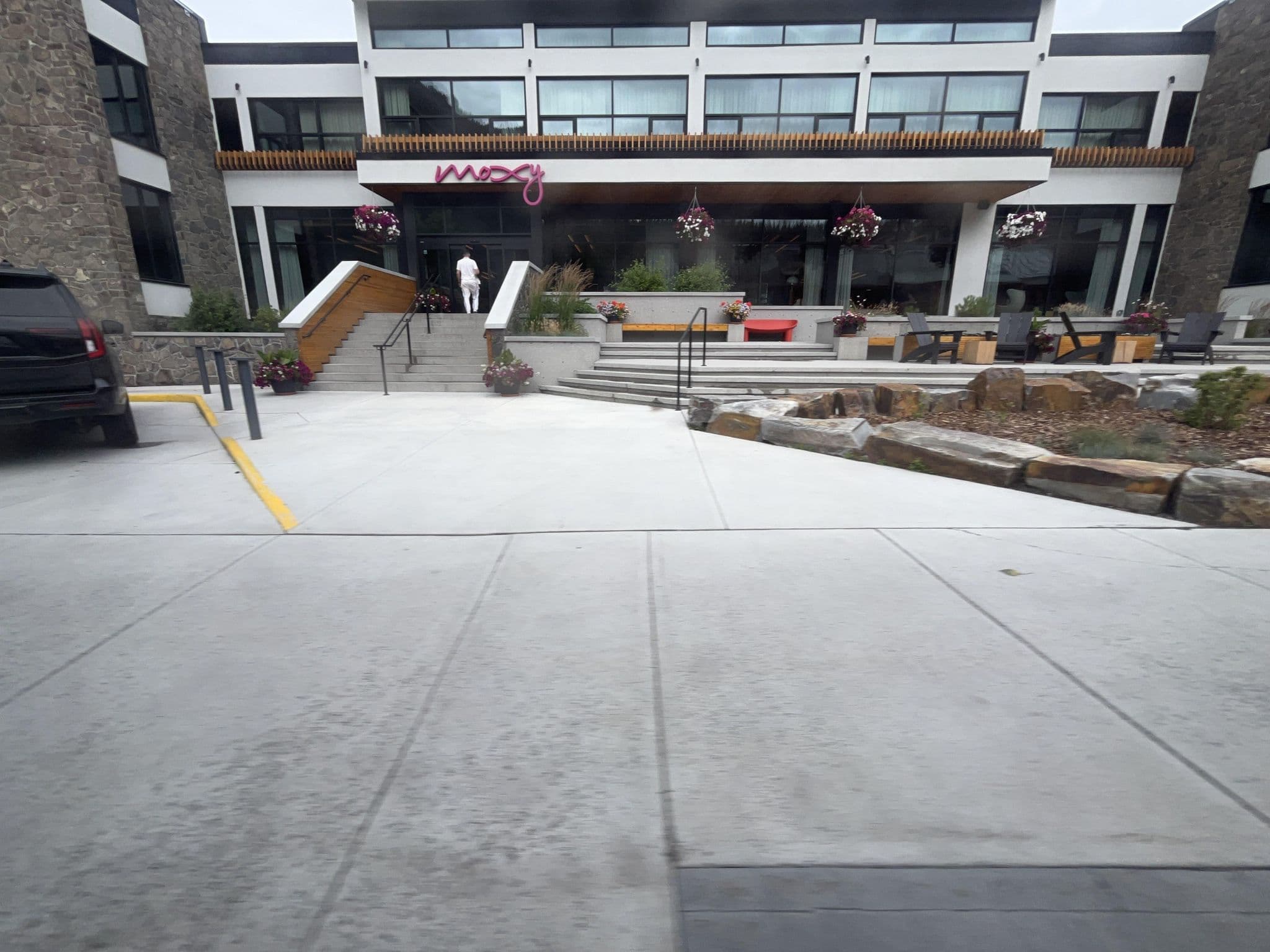 Street view near Banff Voyager Inn, Banff — © zpk (CC BY-SA · Mapillary)