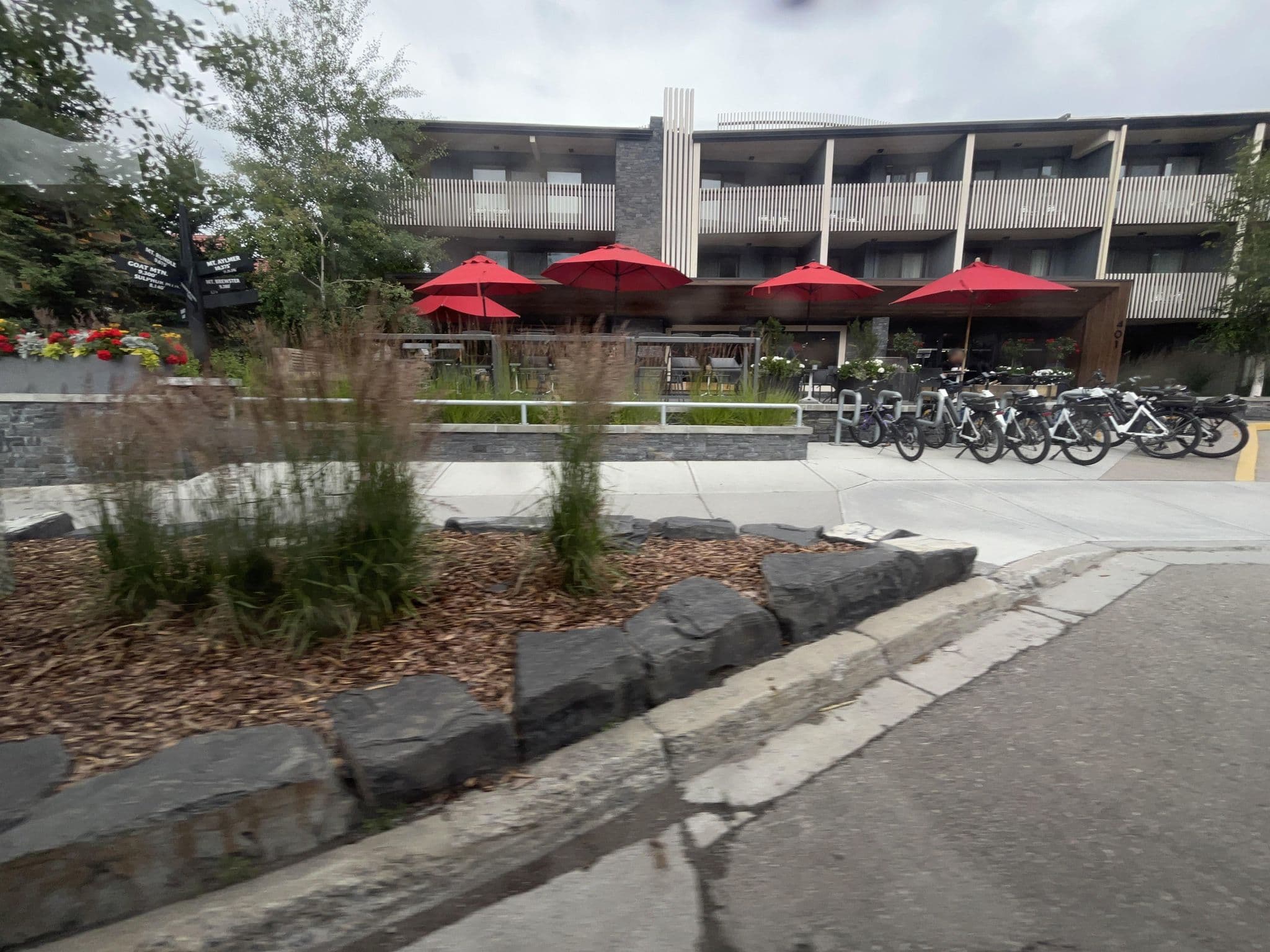 Street view near Traveller's Inn, Banff — © zpk (CC BY-SA · Mapillary)