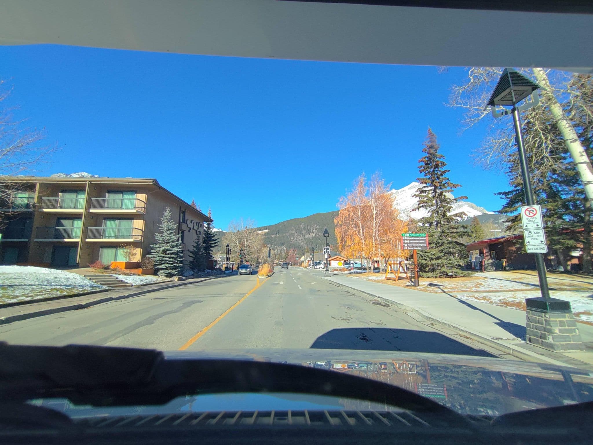 Street view near Banff Park Lodge Resort Hotel & Conference Centre, Banff — © kibour (CC BY-SA · Mapillary)