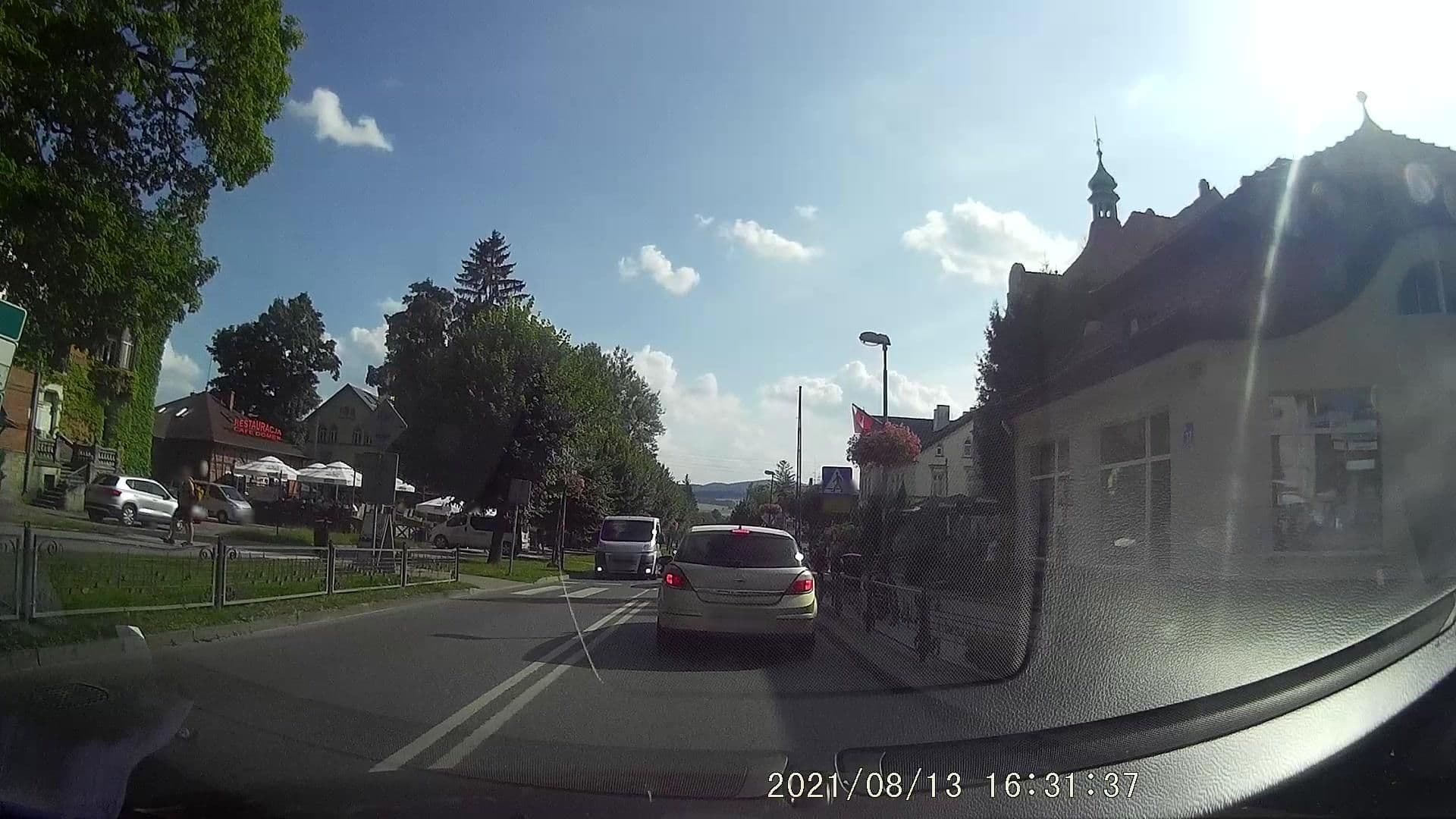 Street view near Pensjonat "Cyprys", Kudowa-Zdrój — © dasza (CC BY-SA · Mapillary)