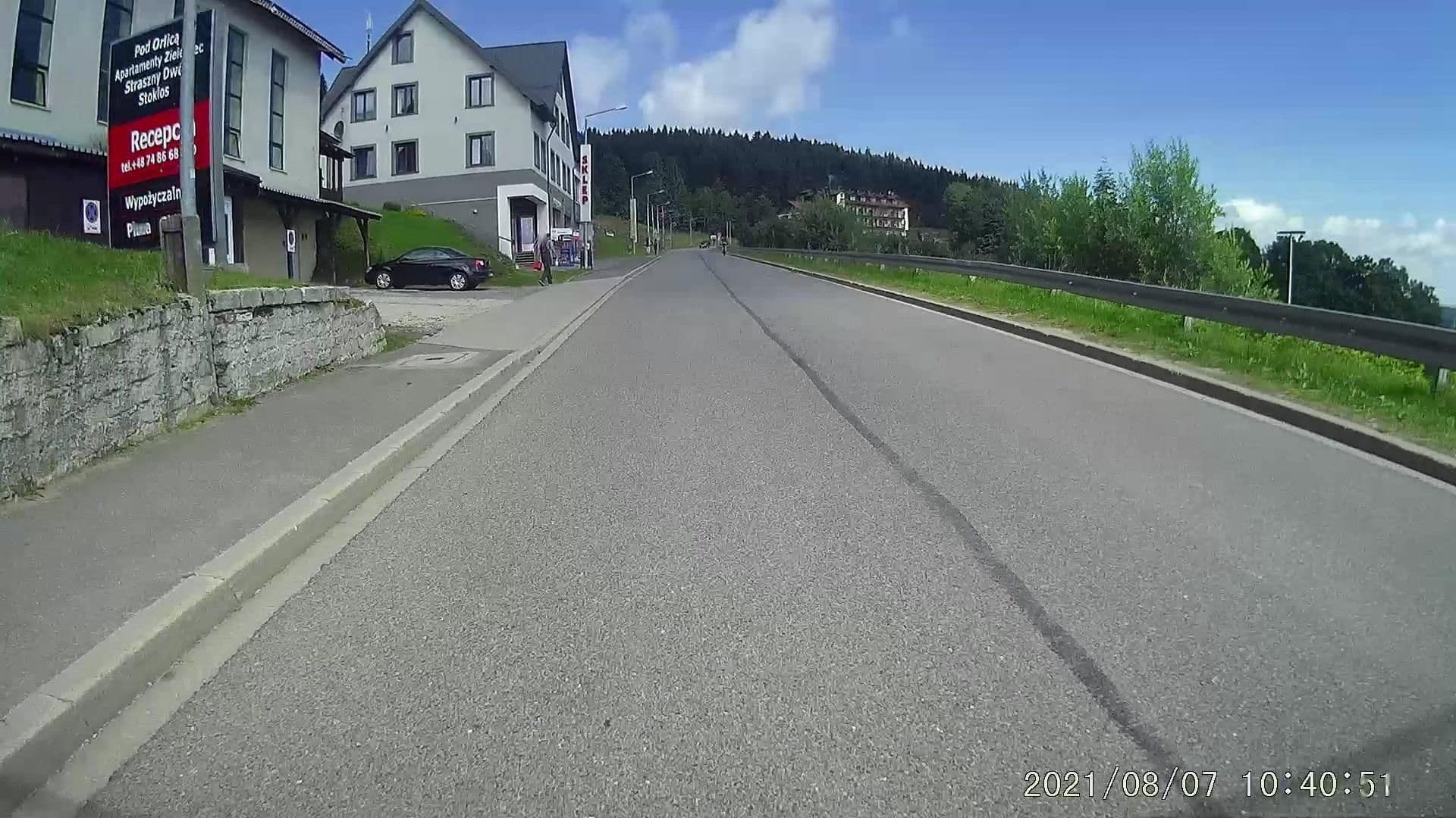 Street view near Cos Azs Straszny Dwór, Duszniki-Zdrój — © dasza (CC BY-SA · Mapillary)