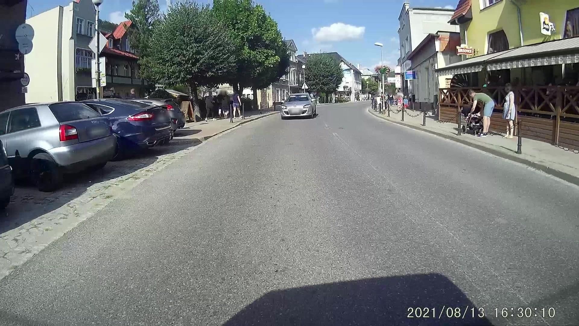 Street view near Hotel Gwarek, Kudowa-Zdrój — © dasza (CC BY-SA · Mapillary)