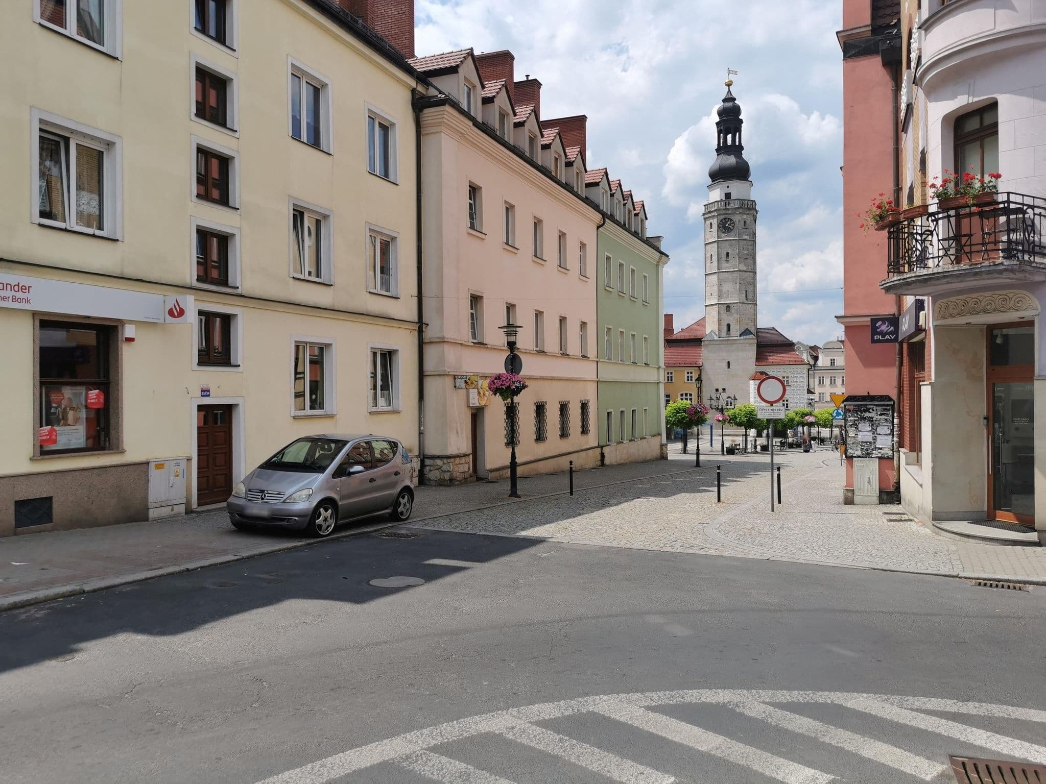 Street view near Przedsiębiorstwo Turystyczne Hotel Piast - Bolesławiec Sp. Z O.O., Bolesławiec — © mezazis (CC BY-SA · Mapillary)