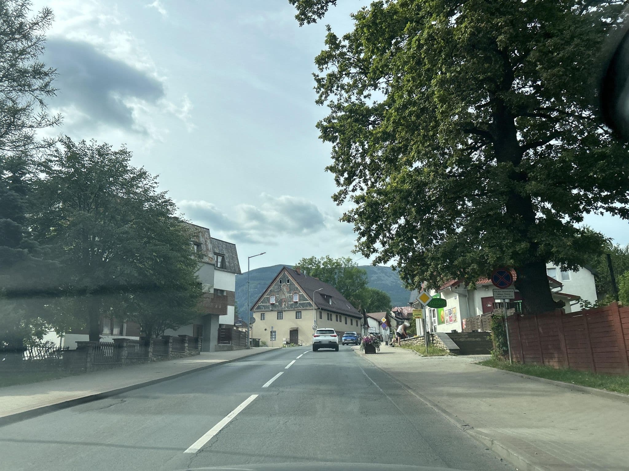 Street view near "Karpacz" Usługi Hotelarskie Ilona Skarżyński, Karpacz — © strudel (CC BY-SA · Mapillary)