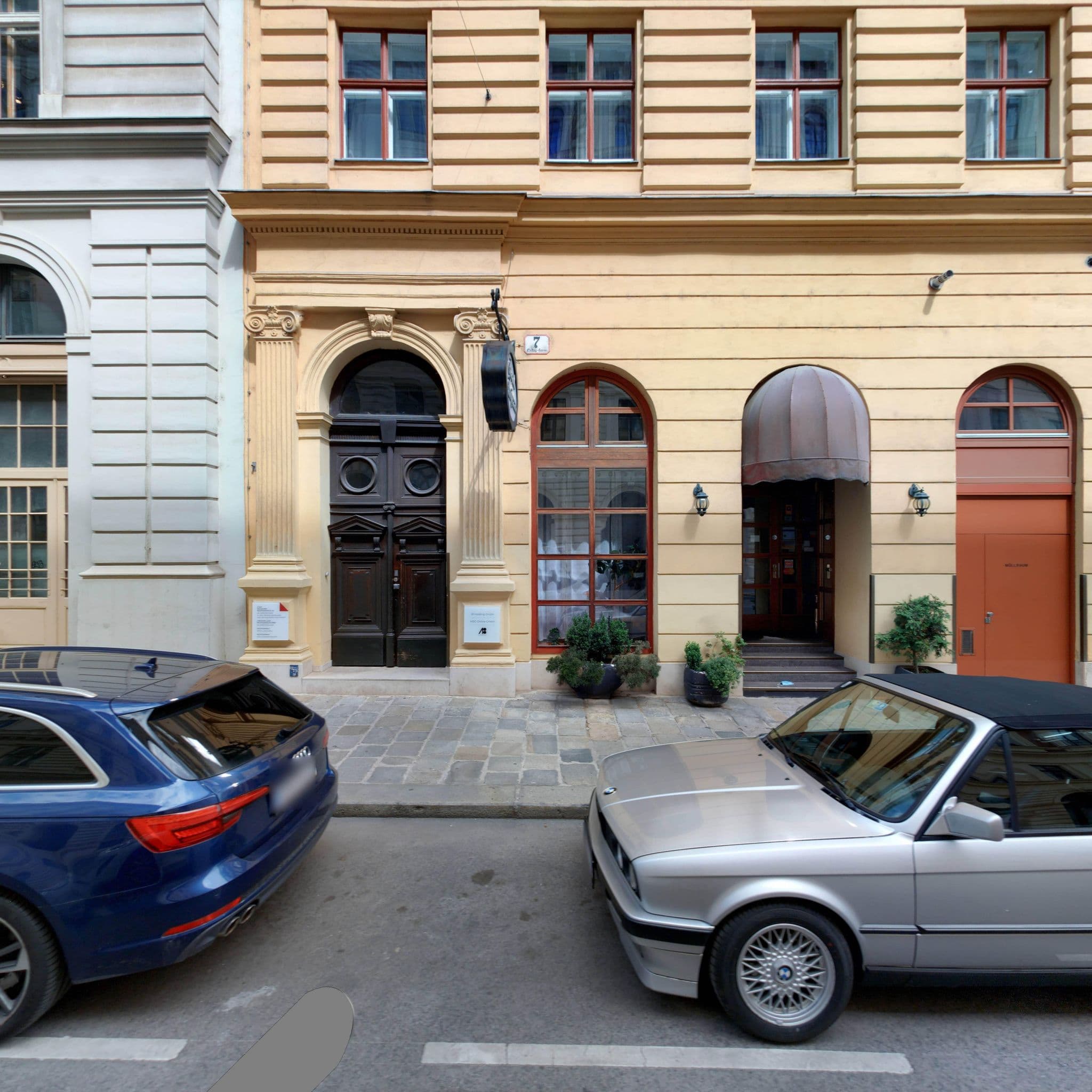 Street view near Hotel Bajazzo, Innere Stadt — © eliasgander (CC BY-SA · Mapillary)
