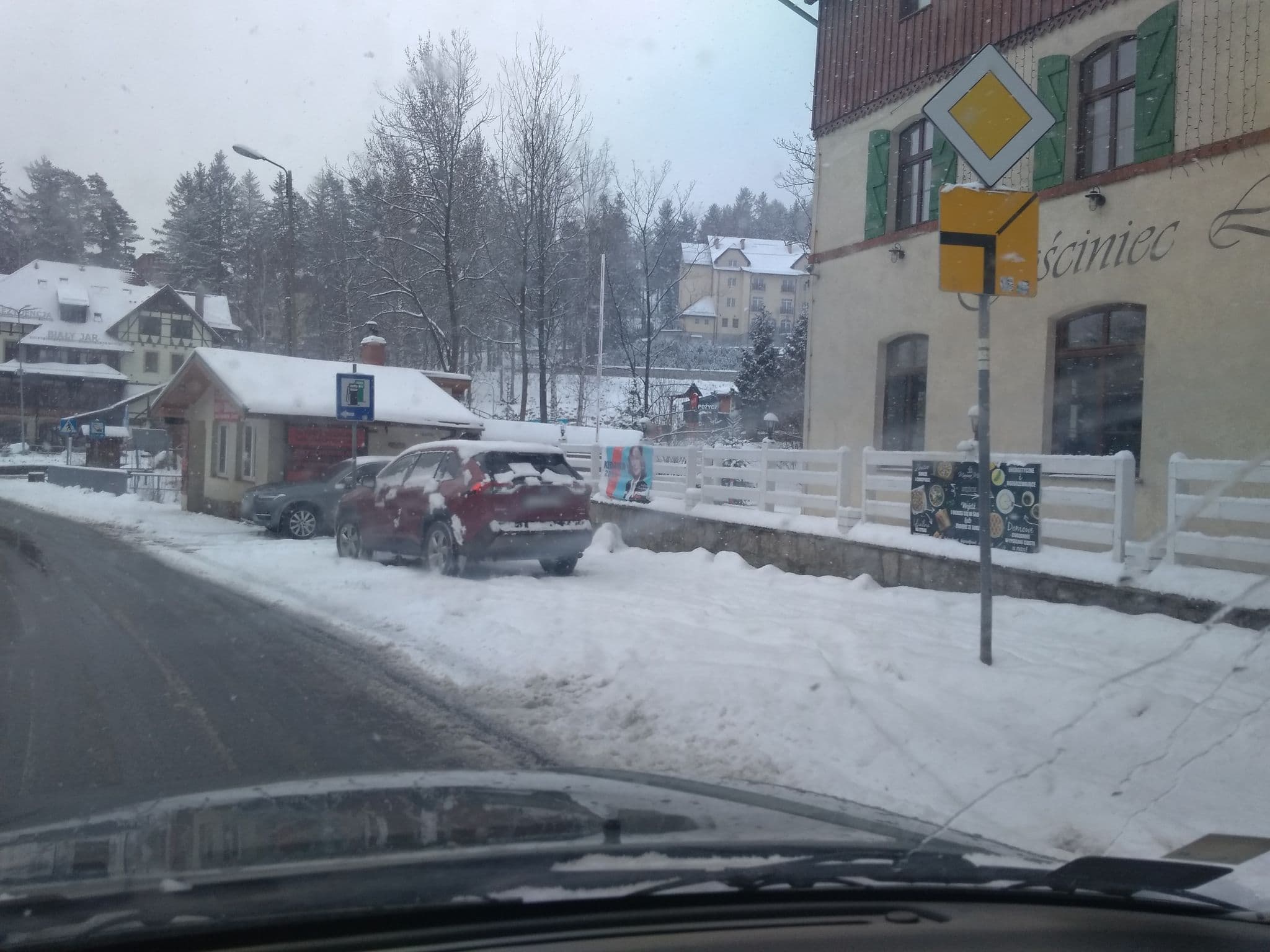 Street view near Gościniec Leśny Dwór, Karpacz — © bechem (CC BY-SA · Mapillary)