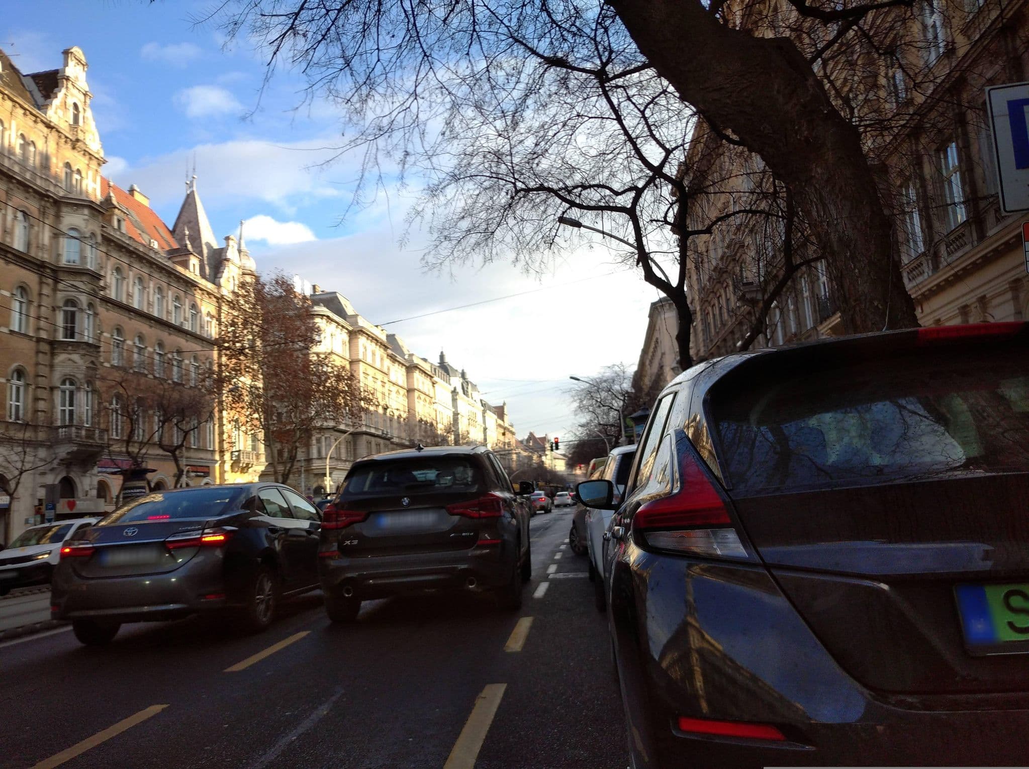 Street view near Friends Hostel & Apartments, Budapest VI. kerület — © grozsa11 (CC BY-SA · Mapillary)