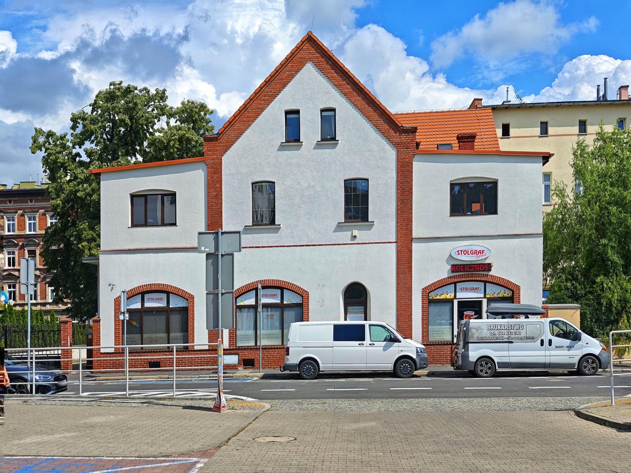 Street view near Wspólnota Mieszkaniowa Kamienica Pańska przy ul. Pańskiej 2a-2b w Świdnicy, Świdnica — © km2bp (CC BY-SA · Mapillary)