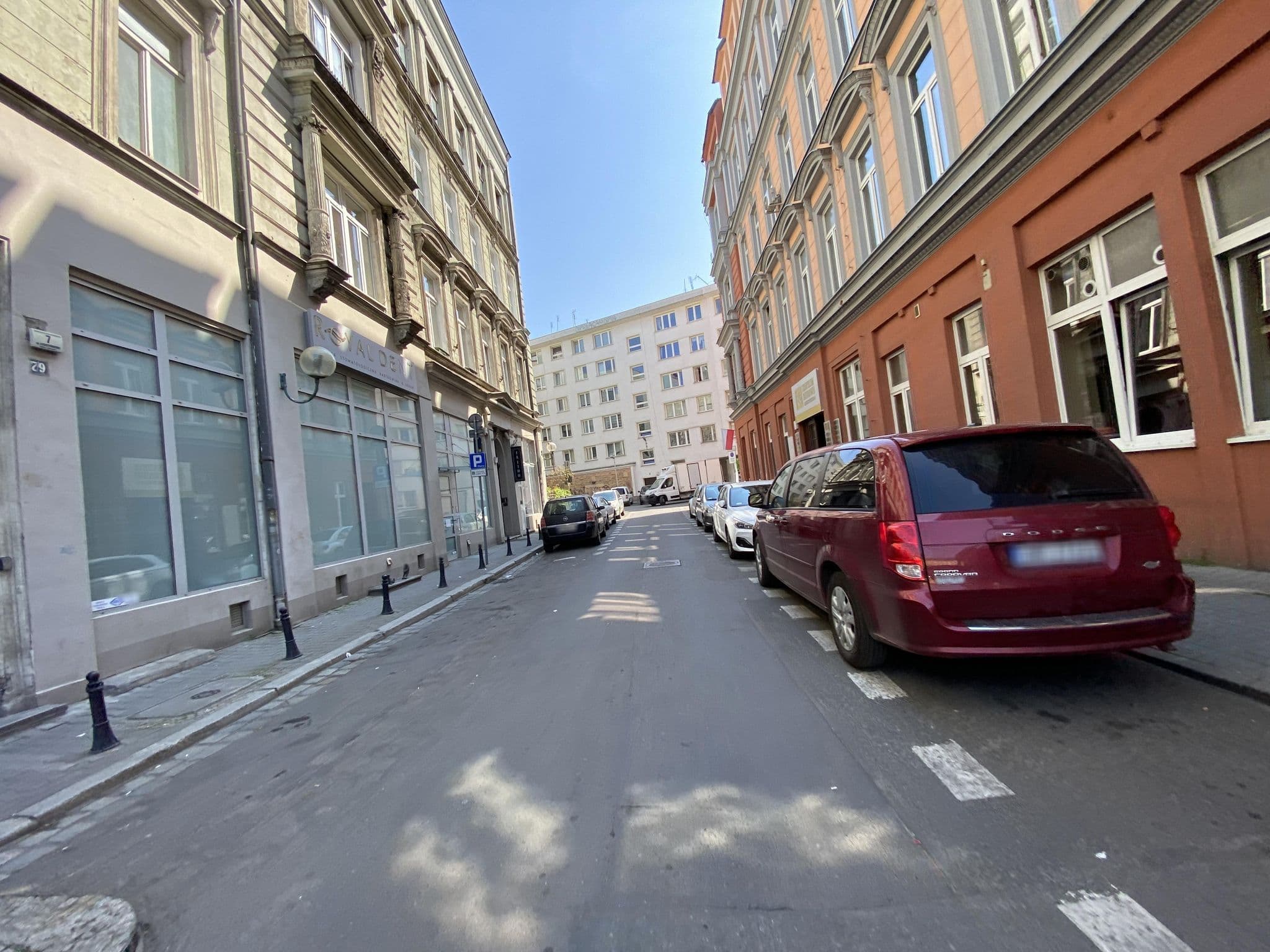 Street view near VIP Apartments Leszczyńskiego, Stare Miasto — © ttomek22 (CC BY-SA · Mapillary)