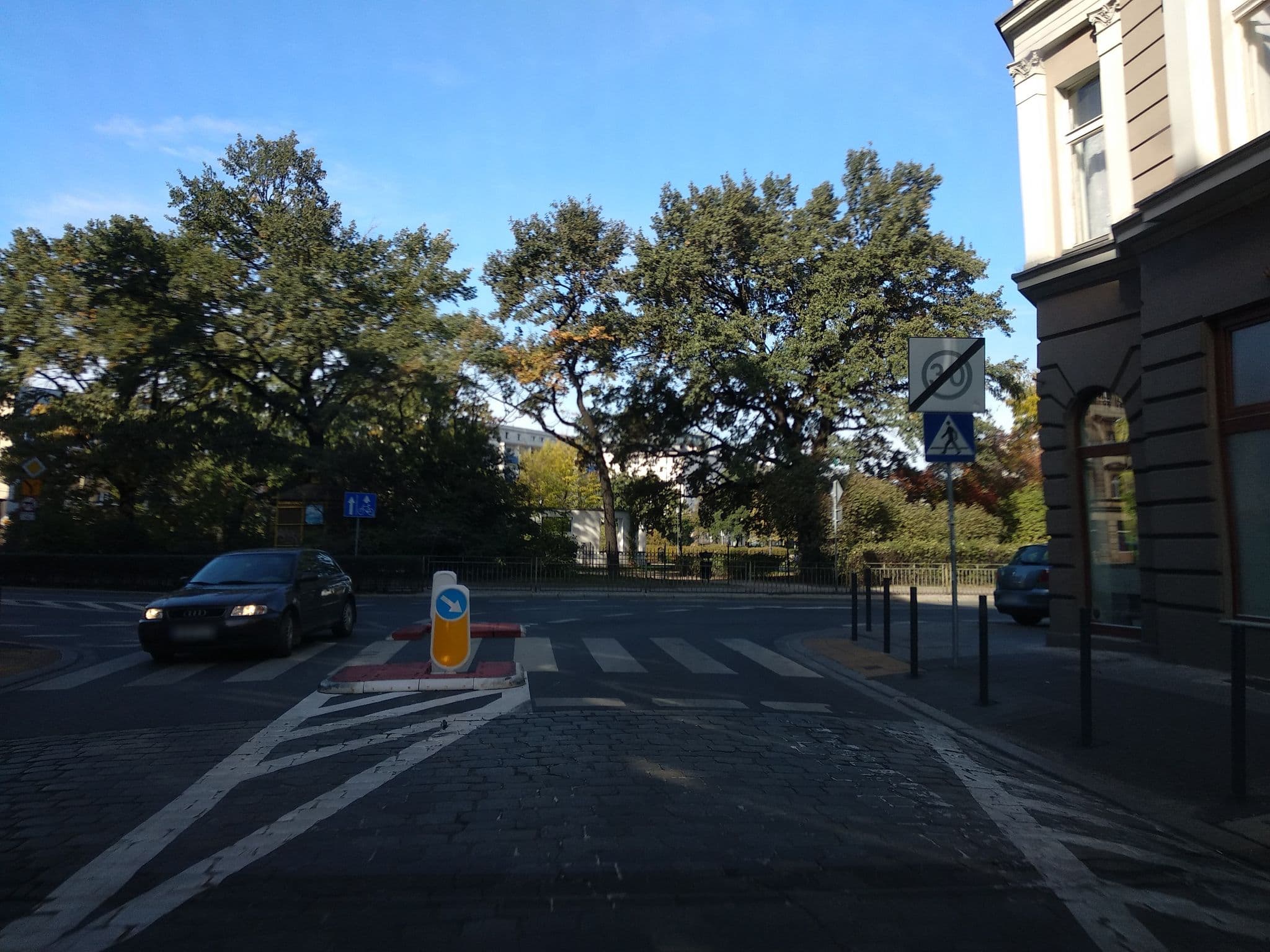 Street view near Vagaboonda Apartments, Rejon placu Świętego Macieja — © misiekwr (CC BY-SA · Mapillary)