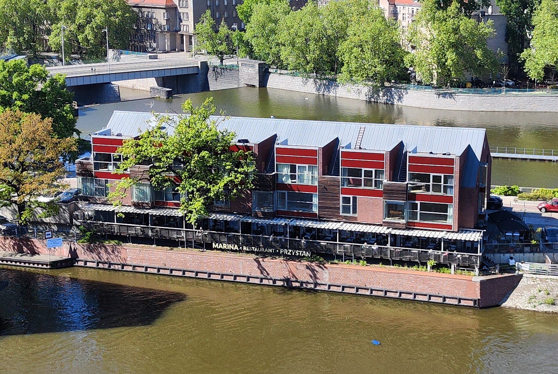 Exclusive Aparthotel Marina (via Wikimedia Commons, CC BY-SA 3.0)