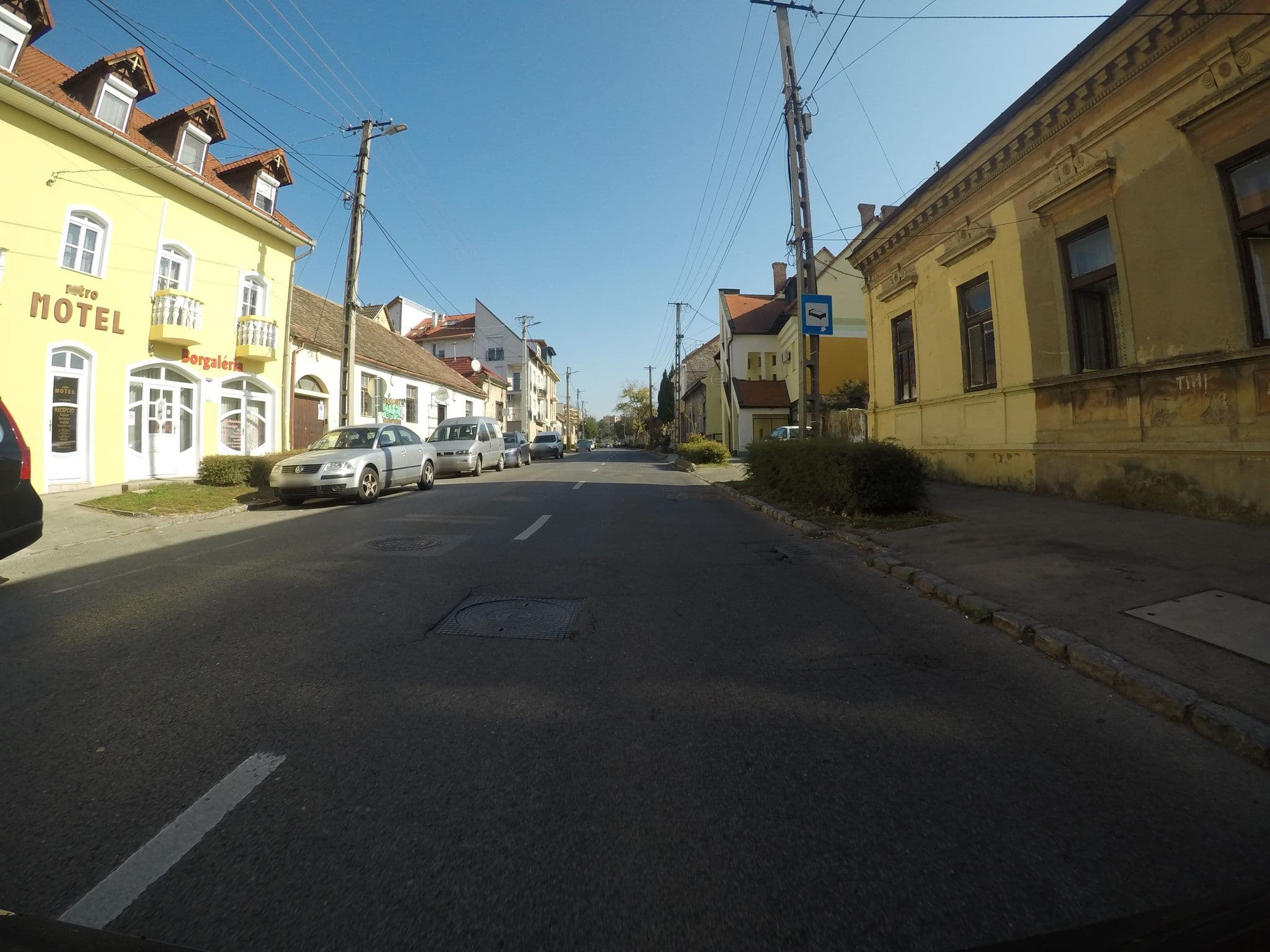 Street view near Retro motel, Pécs — © chrisbeddow (CC BY-SA · Mapillary)