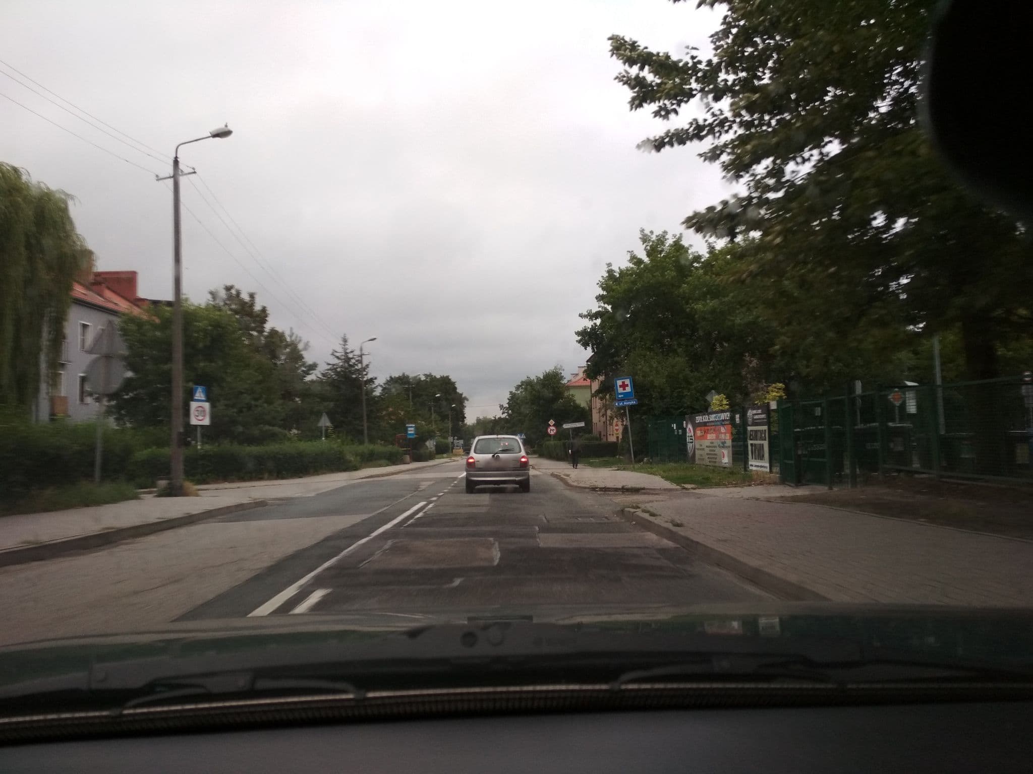 Street view near Hotel Restauracja "Trzy Światy" Spa & Wellness "Rajska WySpa", Gliwice — © mikolaj (CC BY-SA · Mapillary)
