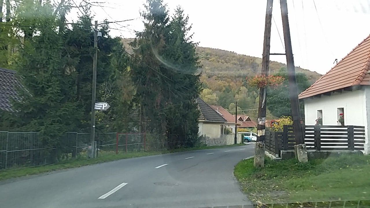 Street view near Zempléni Pitvaros Pihenő, étterem, vendégház, Gönc — © utvonalfelmeresek (CC BY-SA · Mapillary)