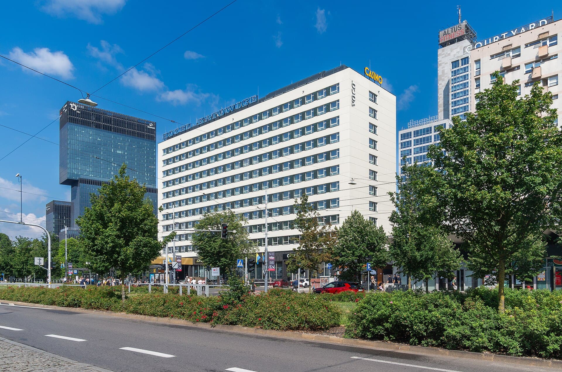 Hotel Katowice (via Wikimedia Commons, CC BY-SA 4.0)