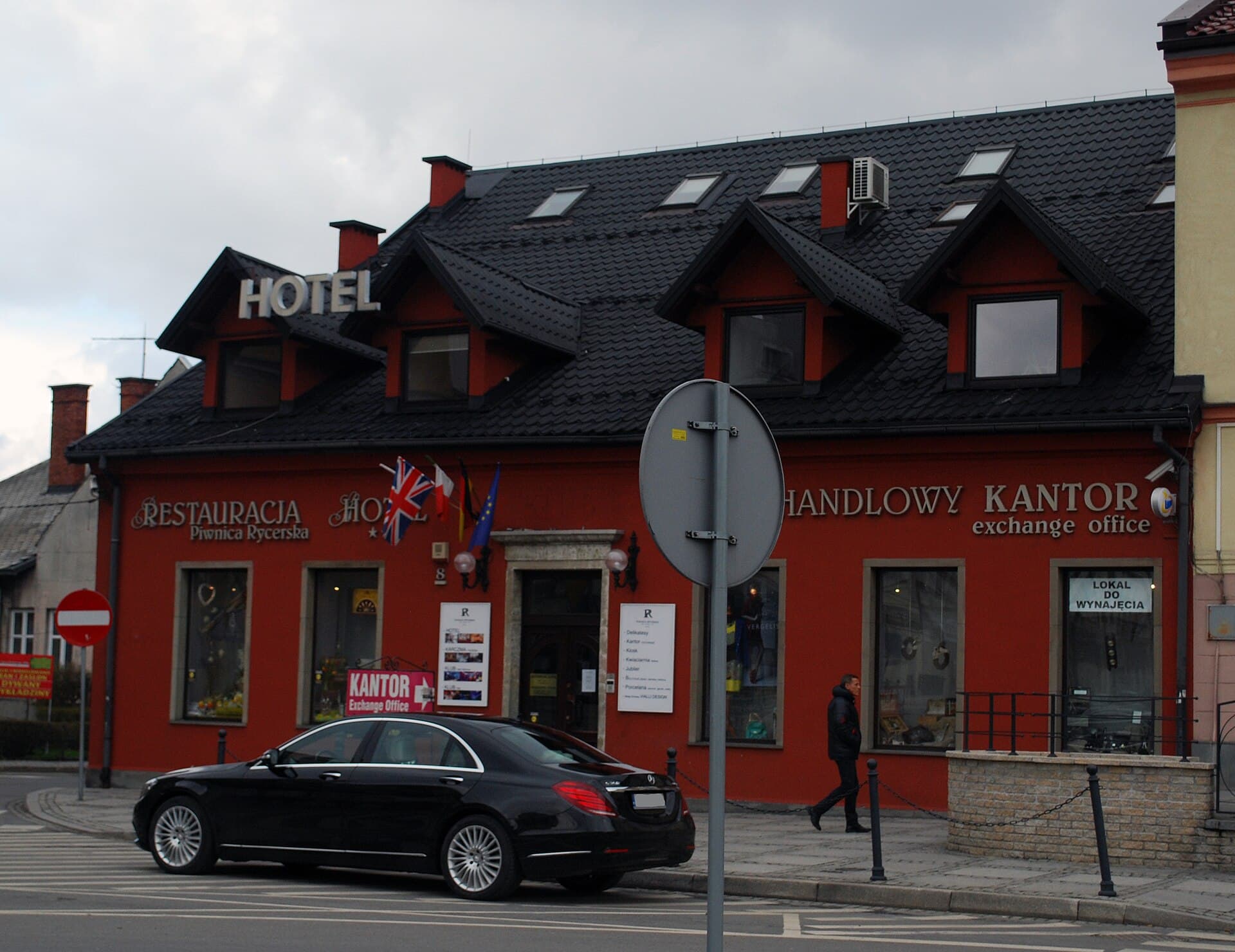 Piwnica Rycerska Restauracja Hotel Kety (via Wikimedia Commons, CC BY-SA 3.0)