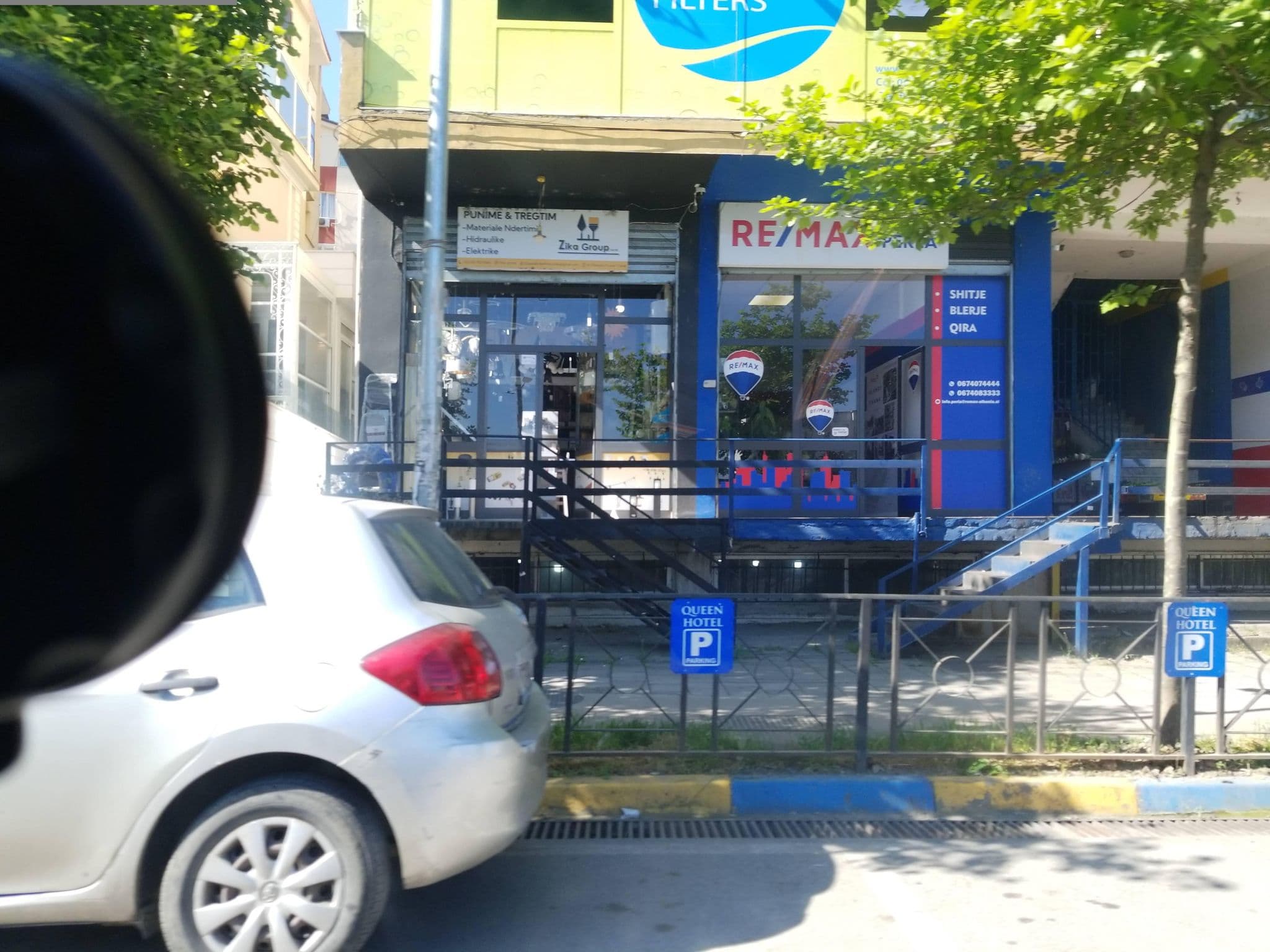 Street view near Queen Hotel Tirana, Tirana