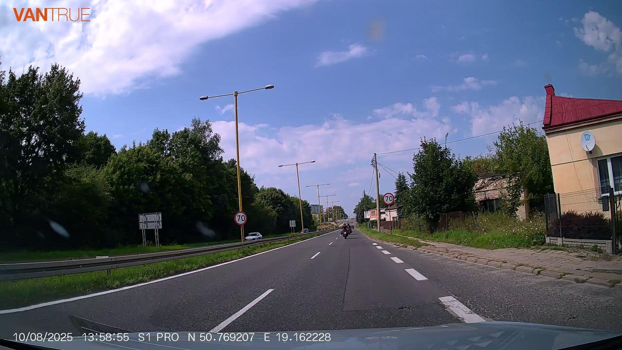 Street view near Skałka Zajazd K. Podlasińska, Częstochowa — © Driven2574 (CC BY-SA · Mapillary)