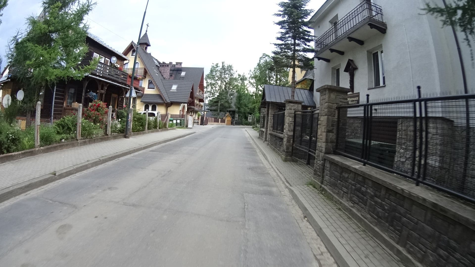Street view near Misjonarze Werbiści Zakopane, Zakopane — © awizonosz (CC BY-SA · Mapillary)