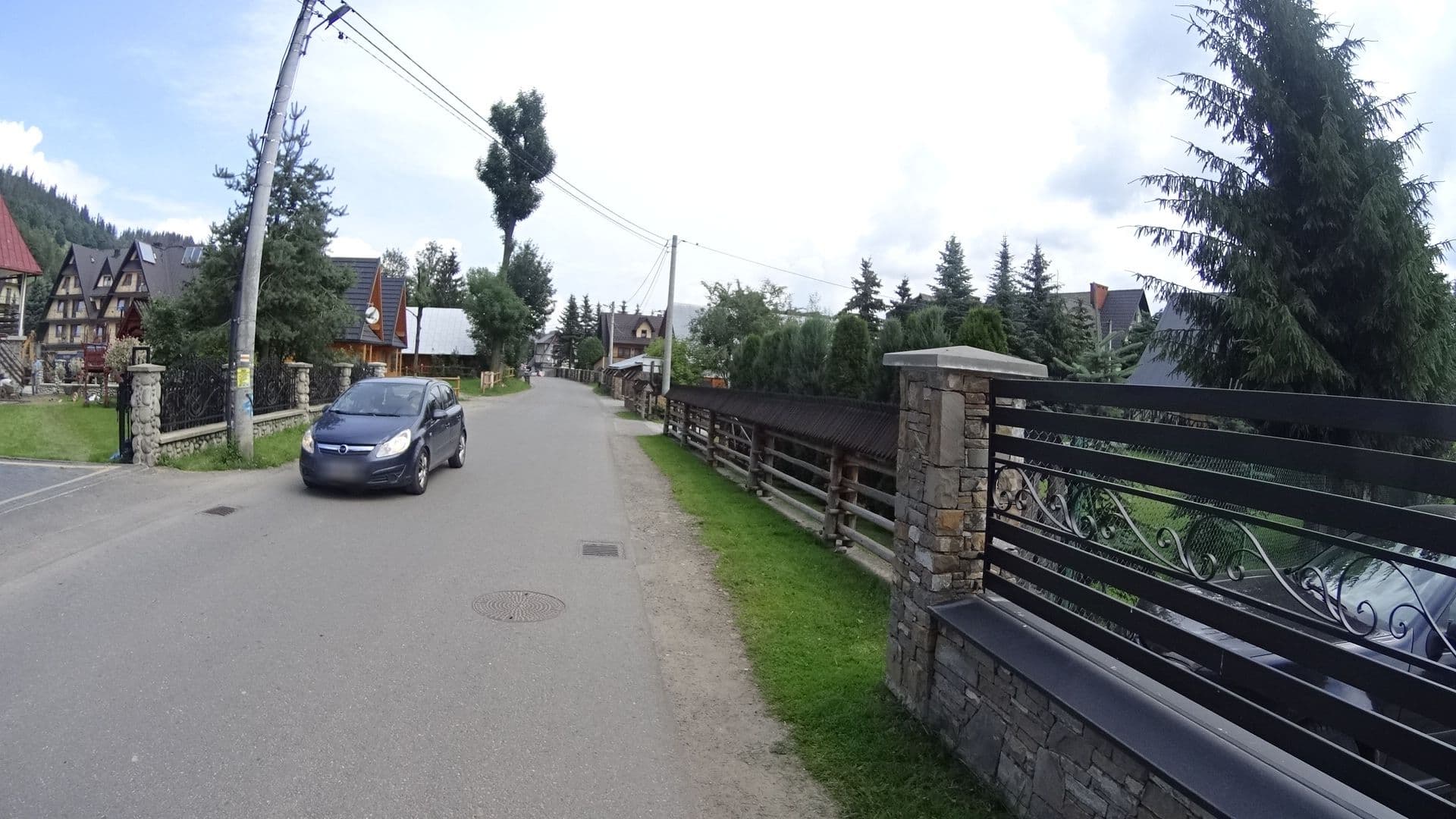 Street view near Hanusina Chałupa Wynajem Pokoi z Wyżywieniem Anna Niżnik, Poronin — © awizonosz (CC BY-SA · Mapillary)
