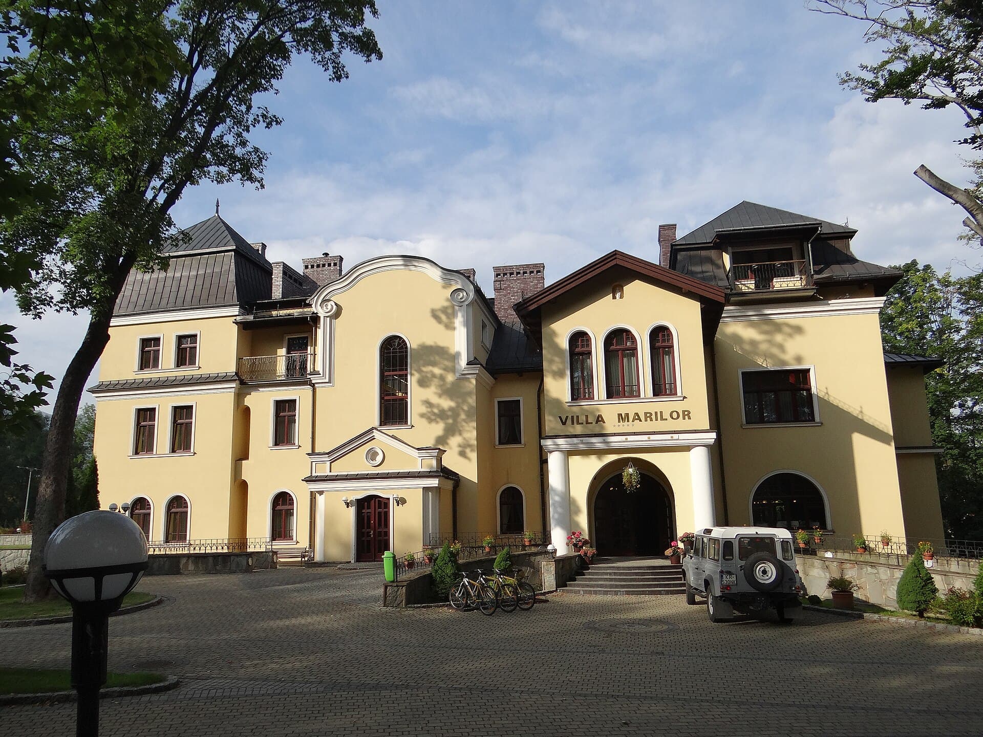 Hotel Villa Marilor Zakopane (via Wikimedia Commons, CC BY-SA 3.0 pl)