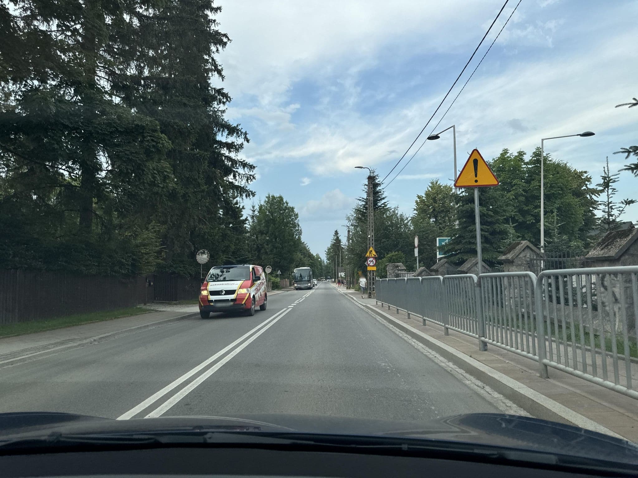 Street view near Gąsienica Kazimiera "Wynajem Pokoi", Zakopane — © kino (CC BY-SA · Mapillary)