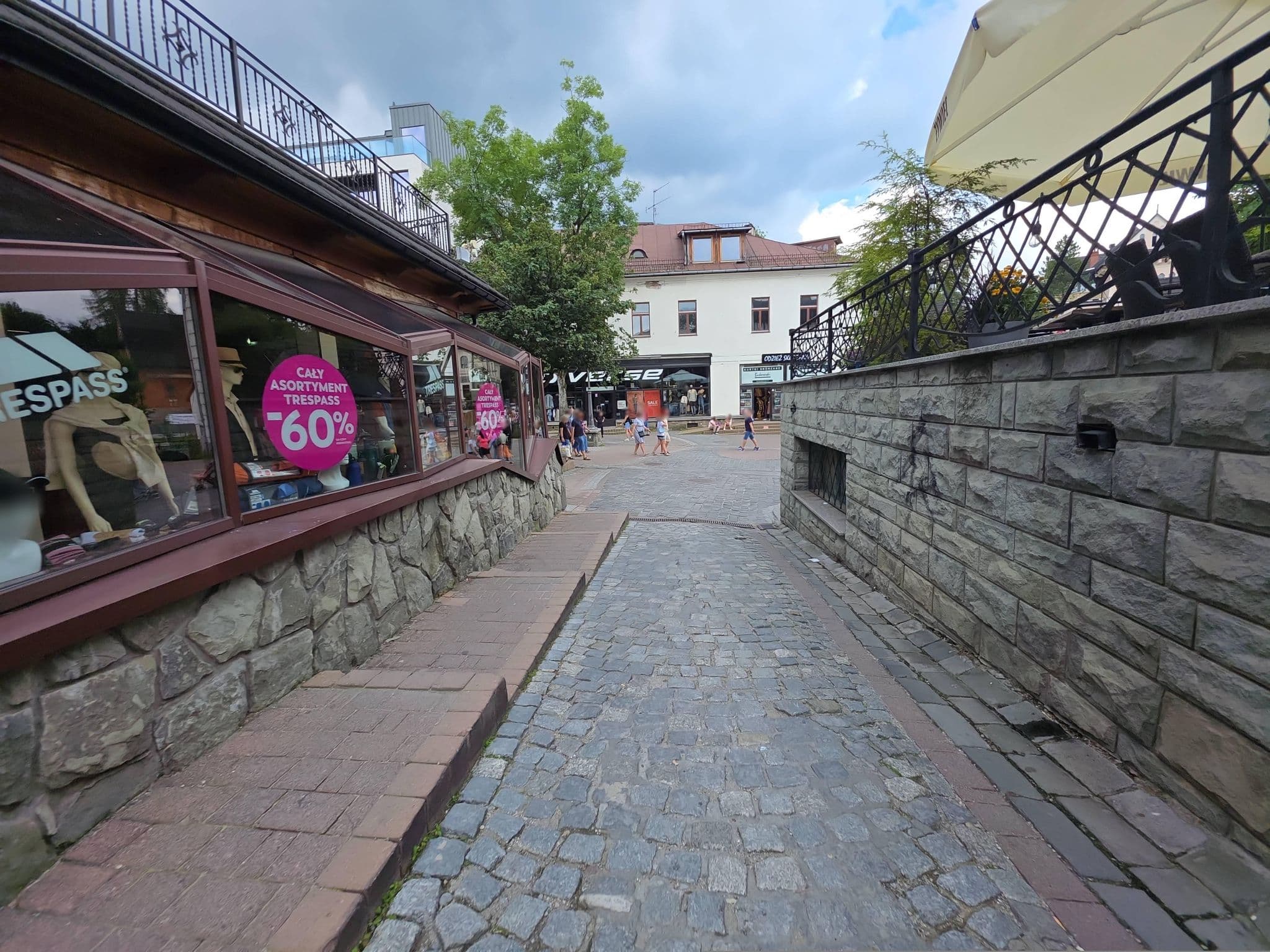 Street view near Flaminggo Hostel, Zakopane — © and987 (CC BY-SA · Mapillary)